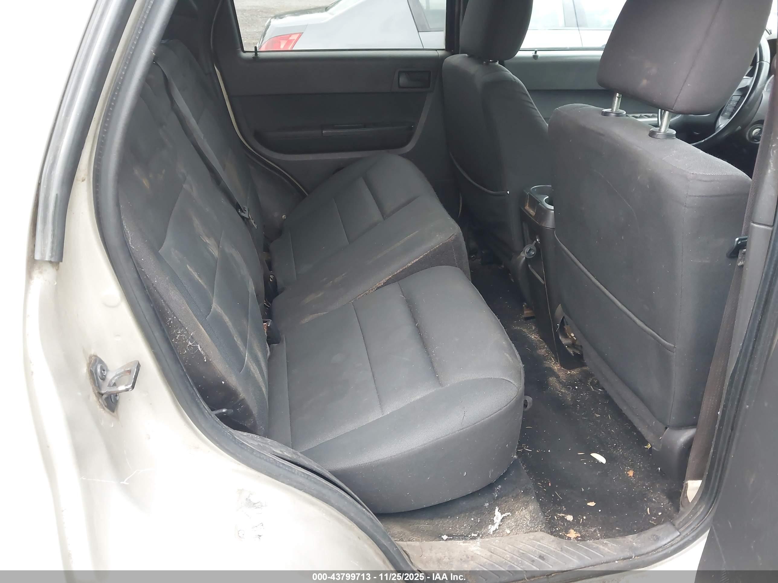 FORD ESCAPE image 8