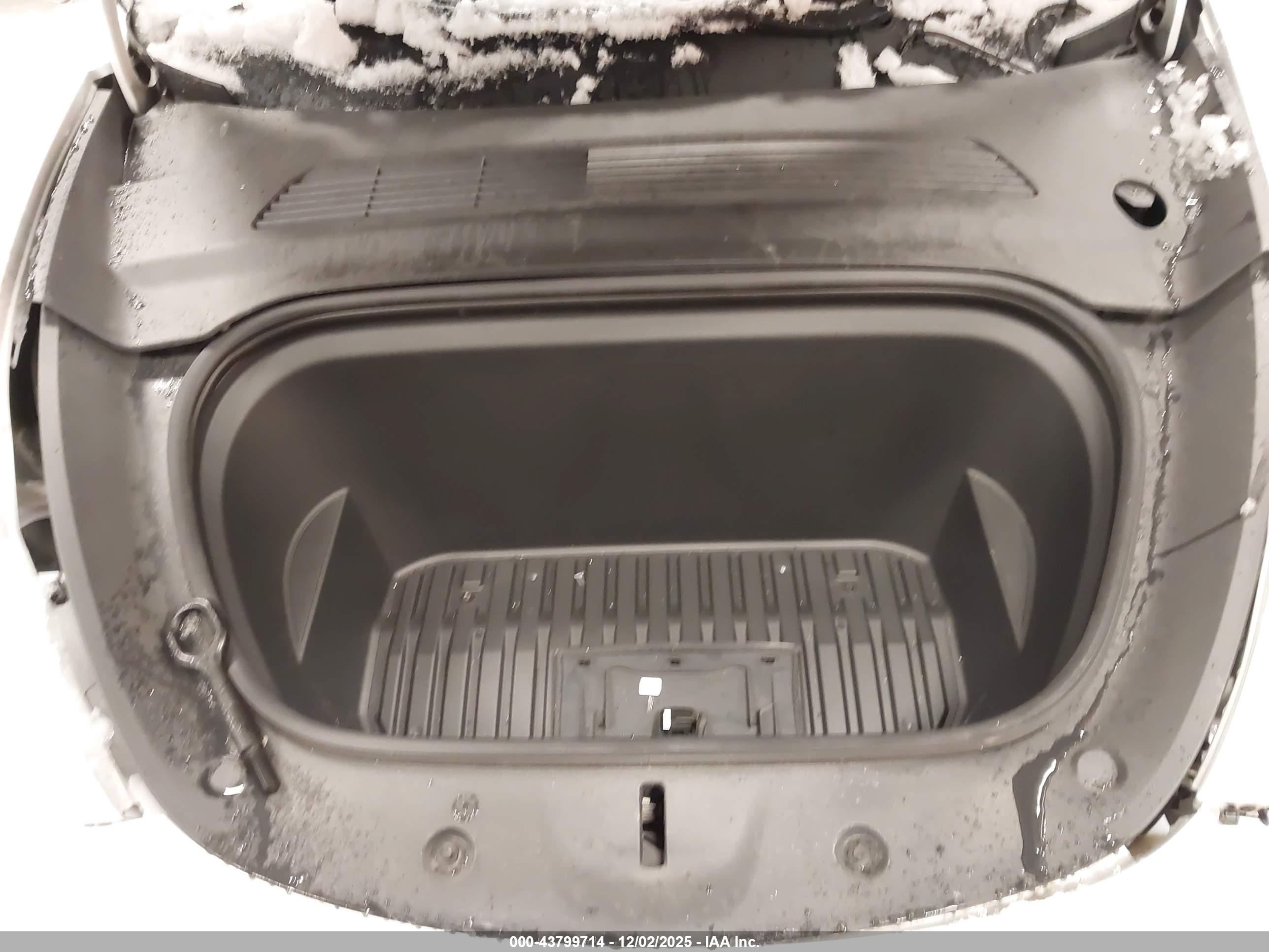 TESLA MODEL image 10