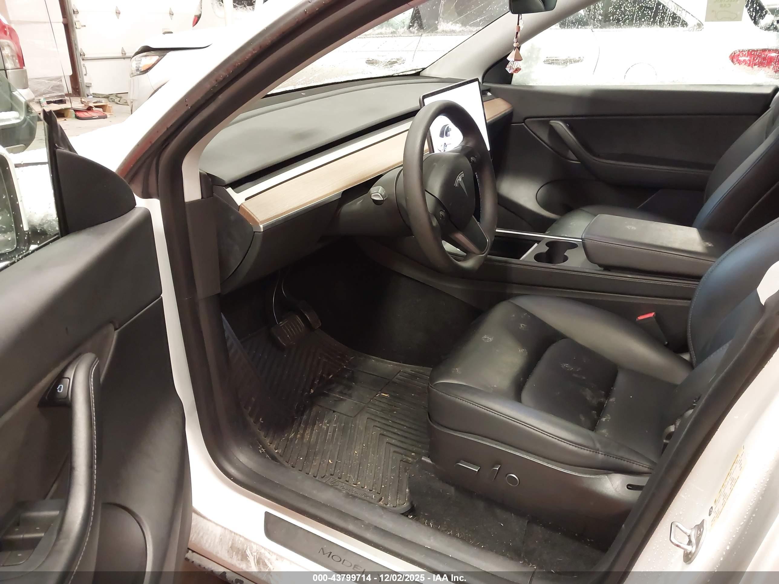 TESLA MODEL image 5