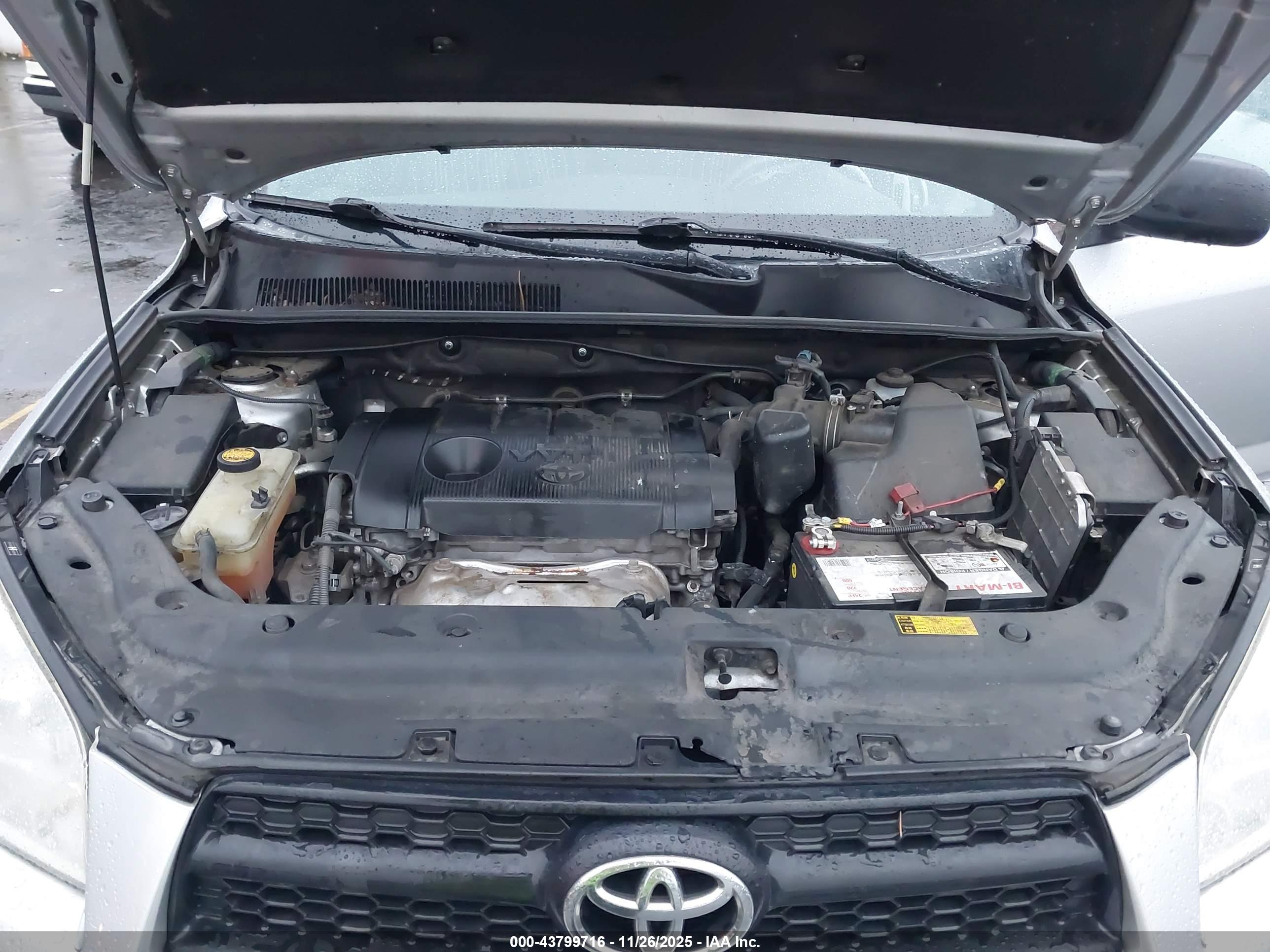 TOYOTA RAV4 image 10
