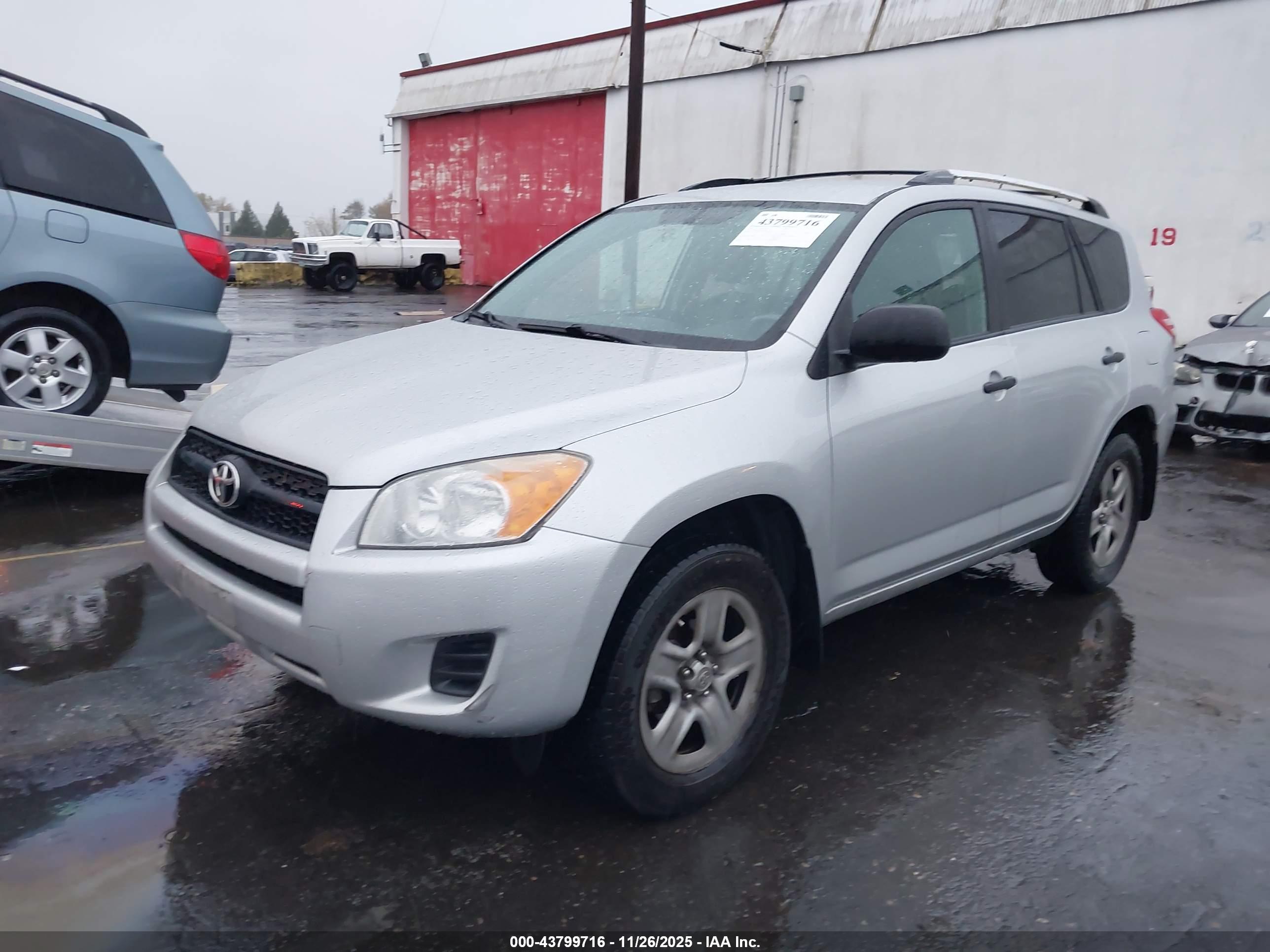 TOYOTA RAV4 image 2