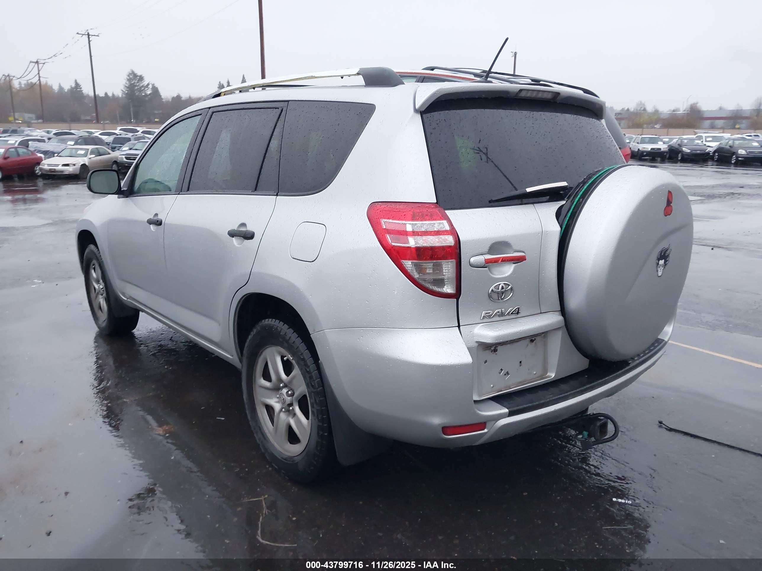 TOYOTA RAV4 image 3