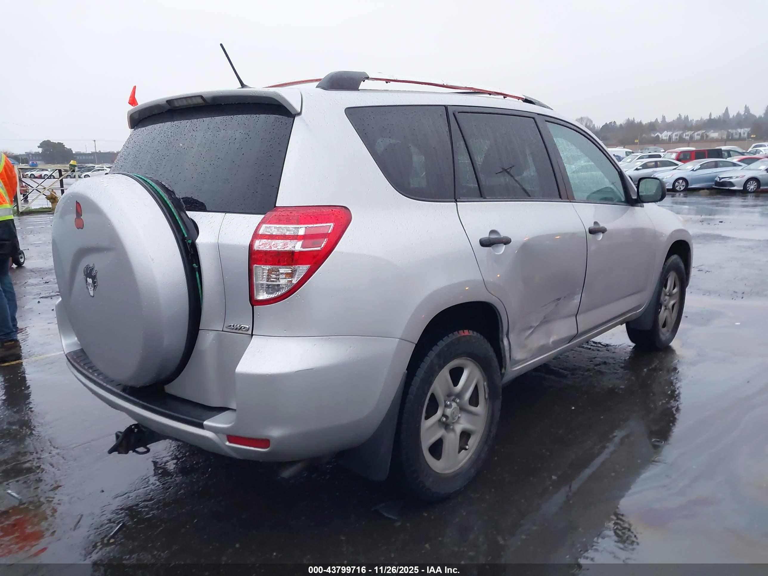 TOYOTA RAV4 image 4