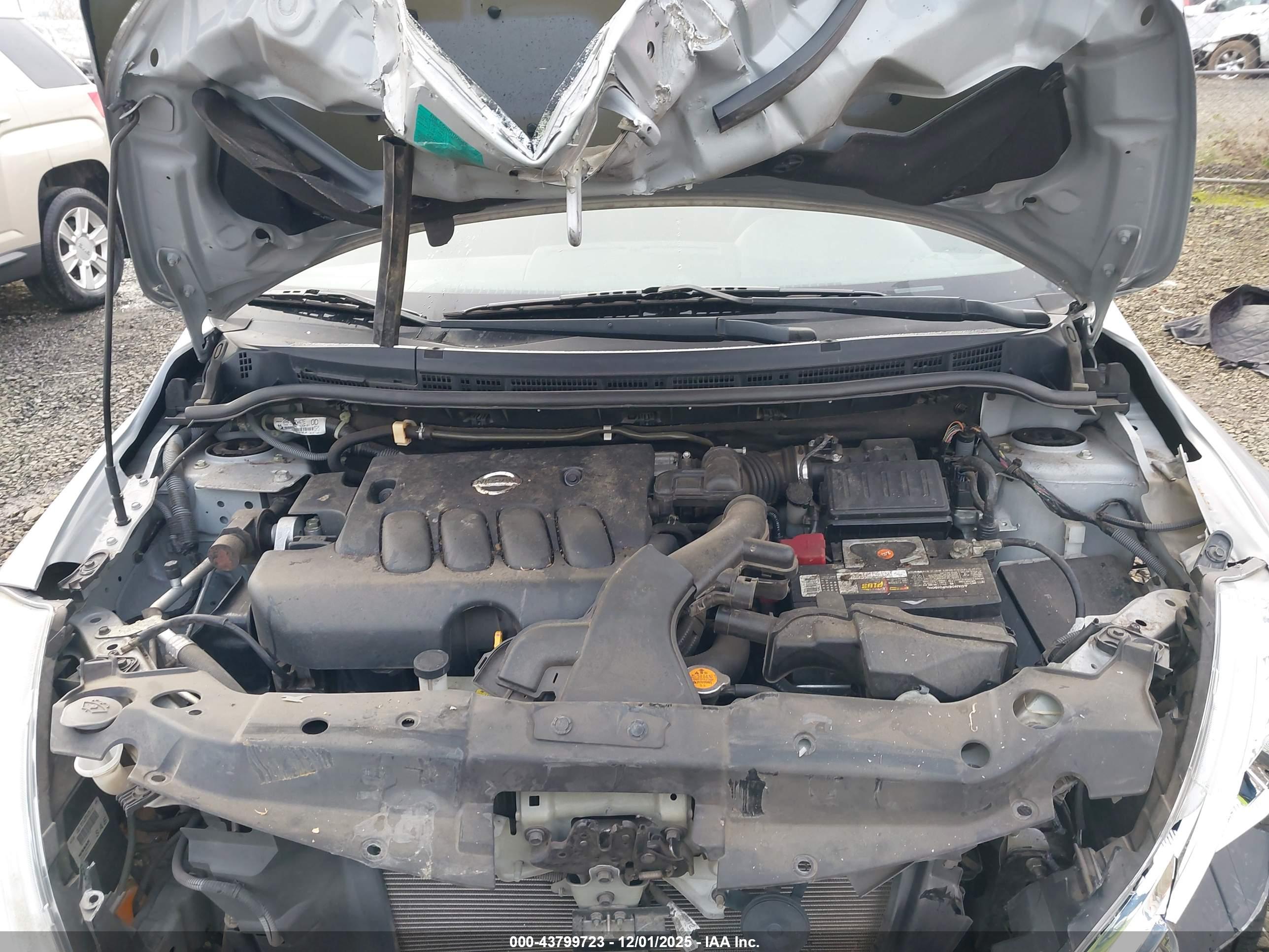 NISSAN VERSA image 10