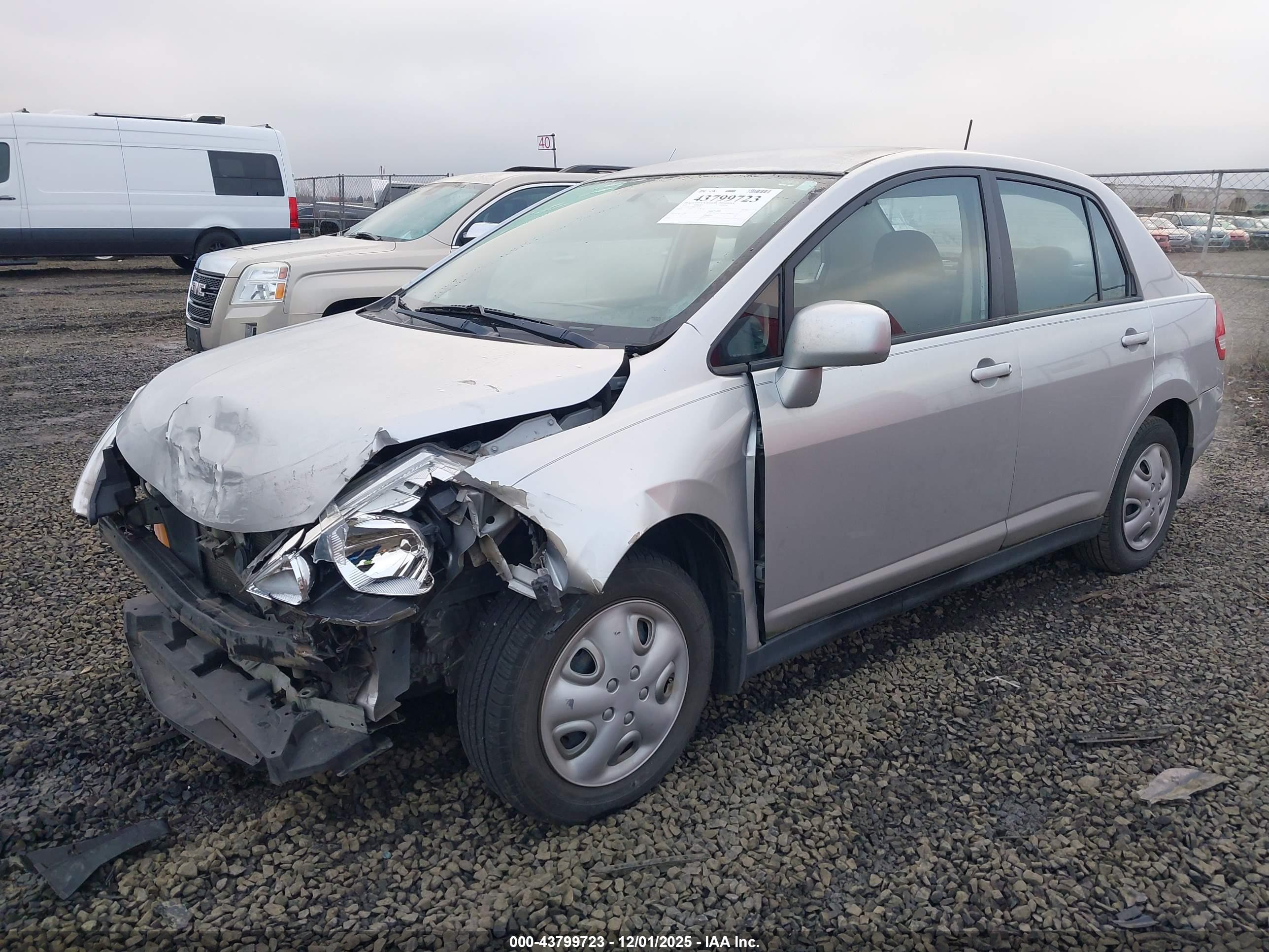 NISSAN VERSA image 2