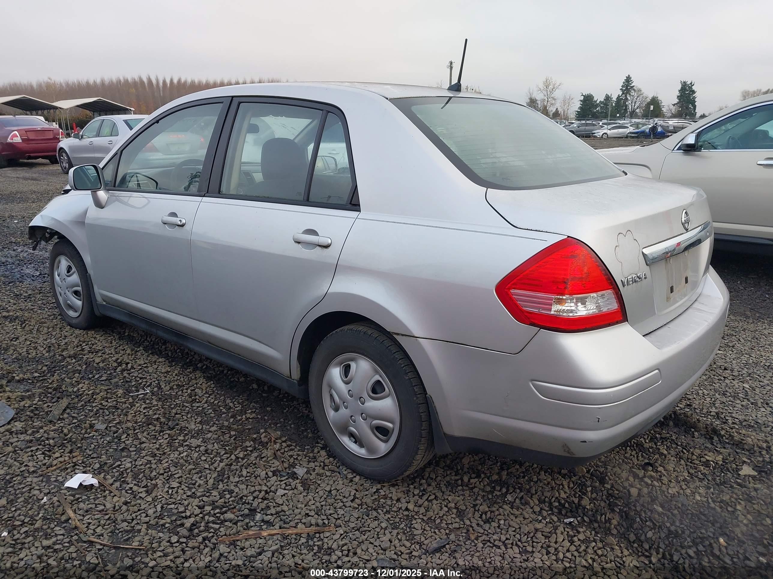 NISSAN VERSA image 3