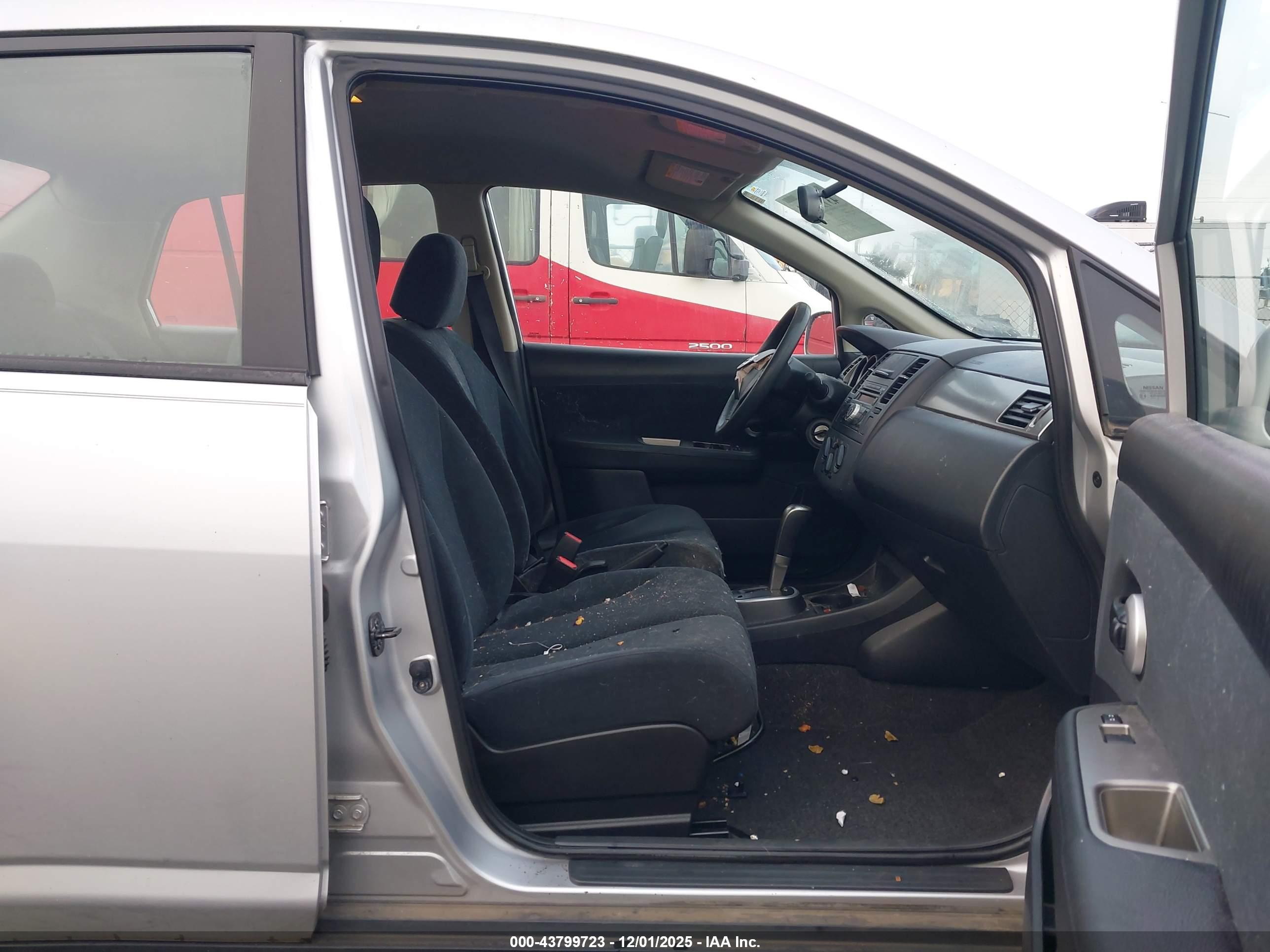 NISSAN VERSA image 5