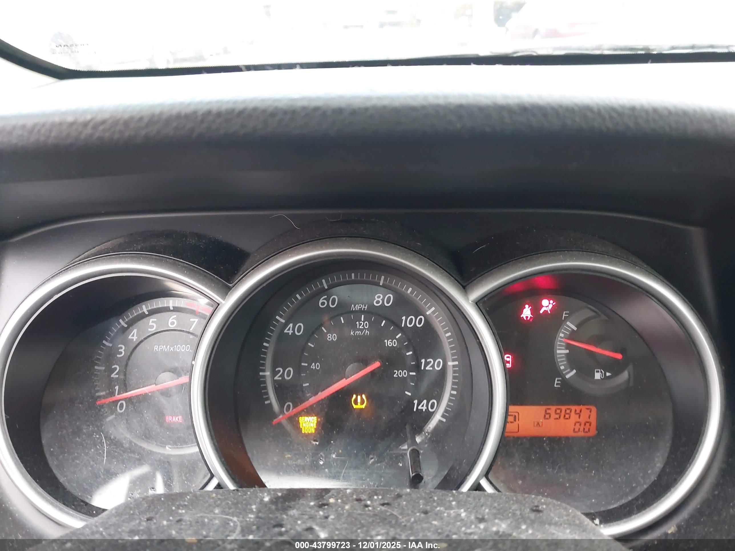 NISSAN VERSA image 7