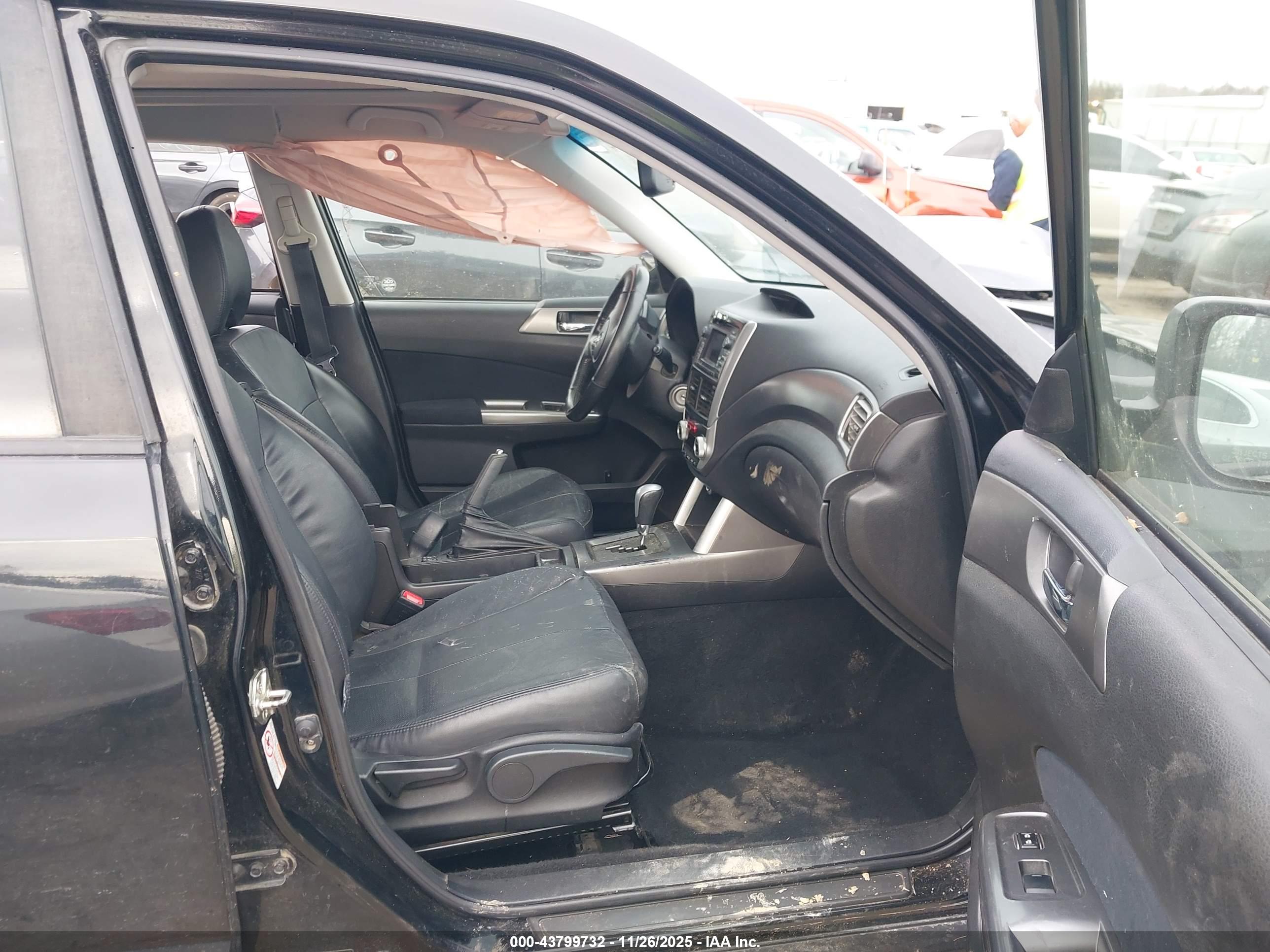 SUBARU FORESTER image 5