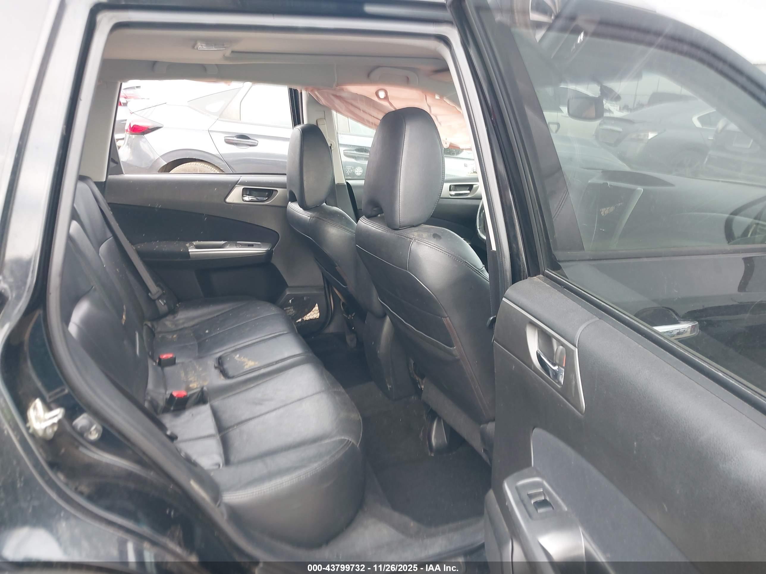 SUBARU FORESTER image 8