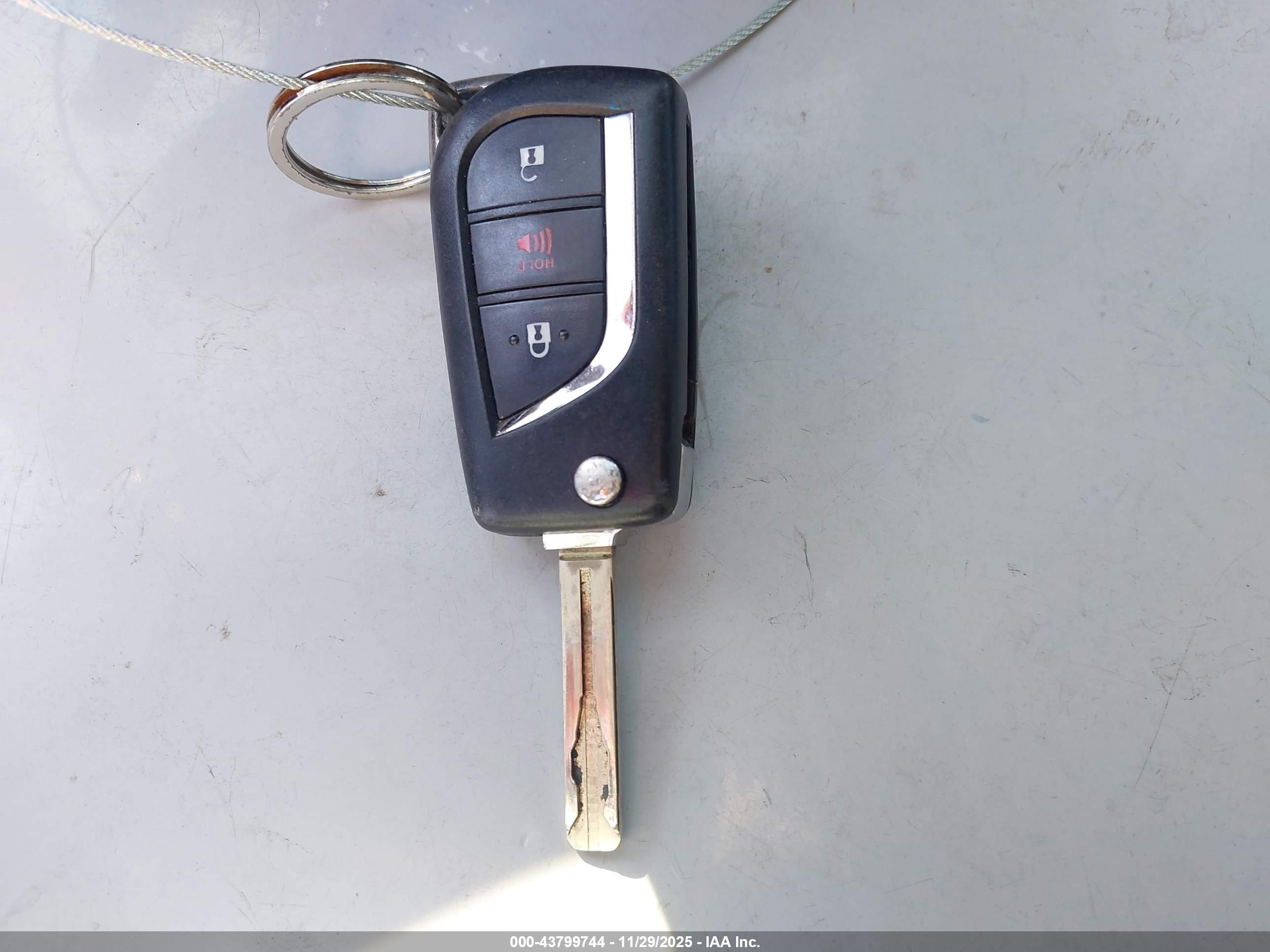 TOYOTA RAV4 image 11