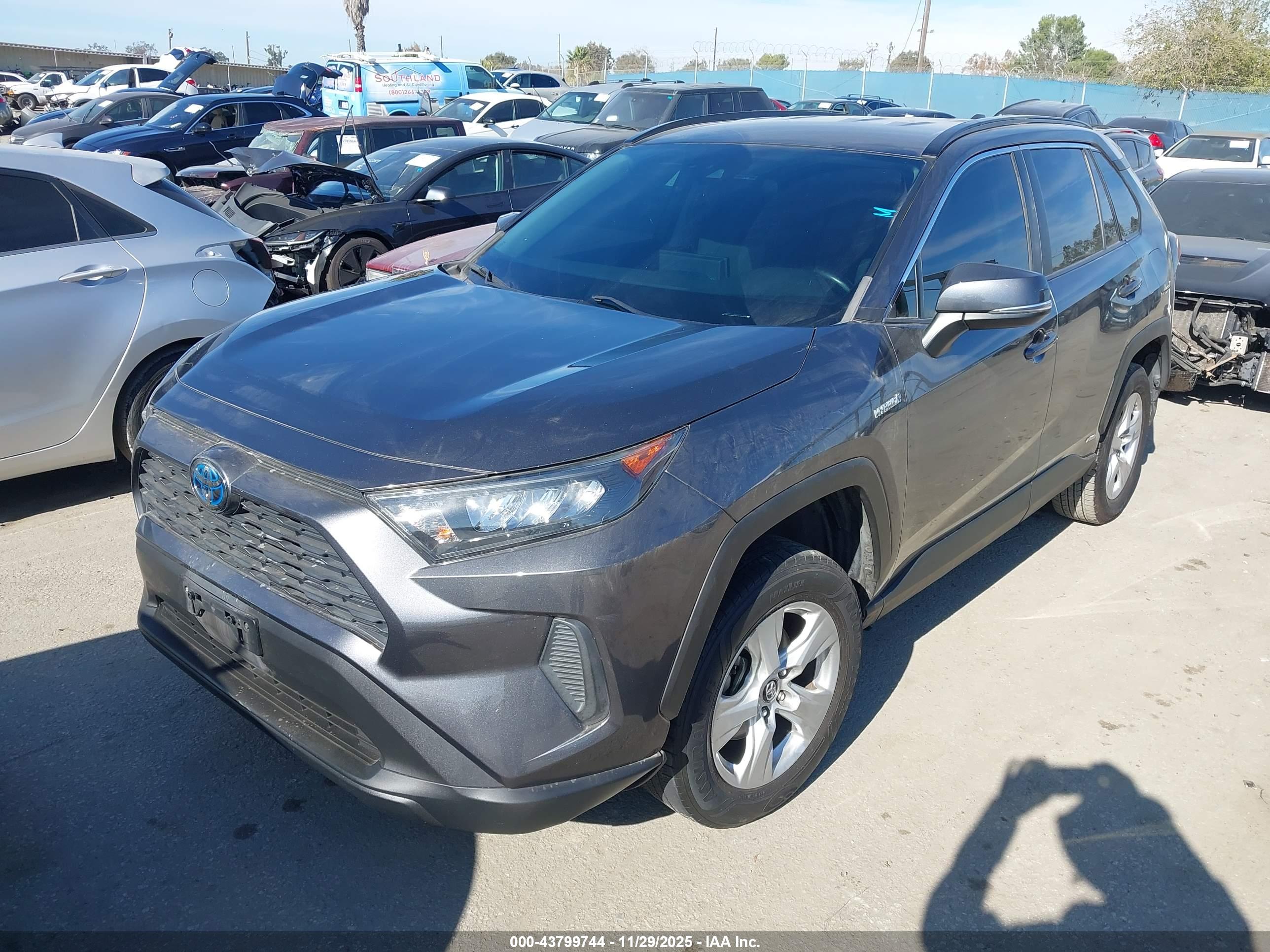 TOYOTA RAV4 image 2