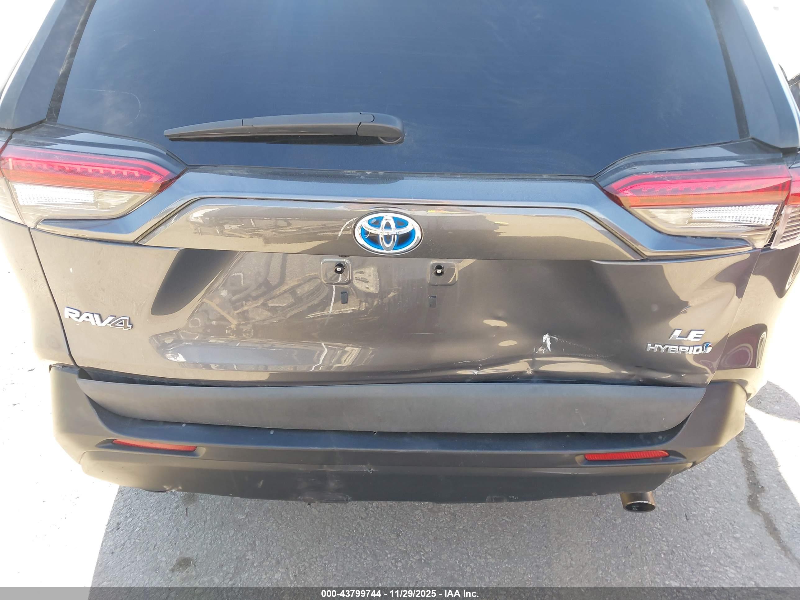 TOYOTA RAV4 image 6