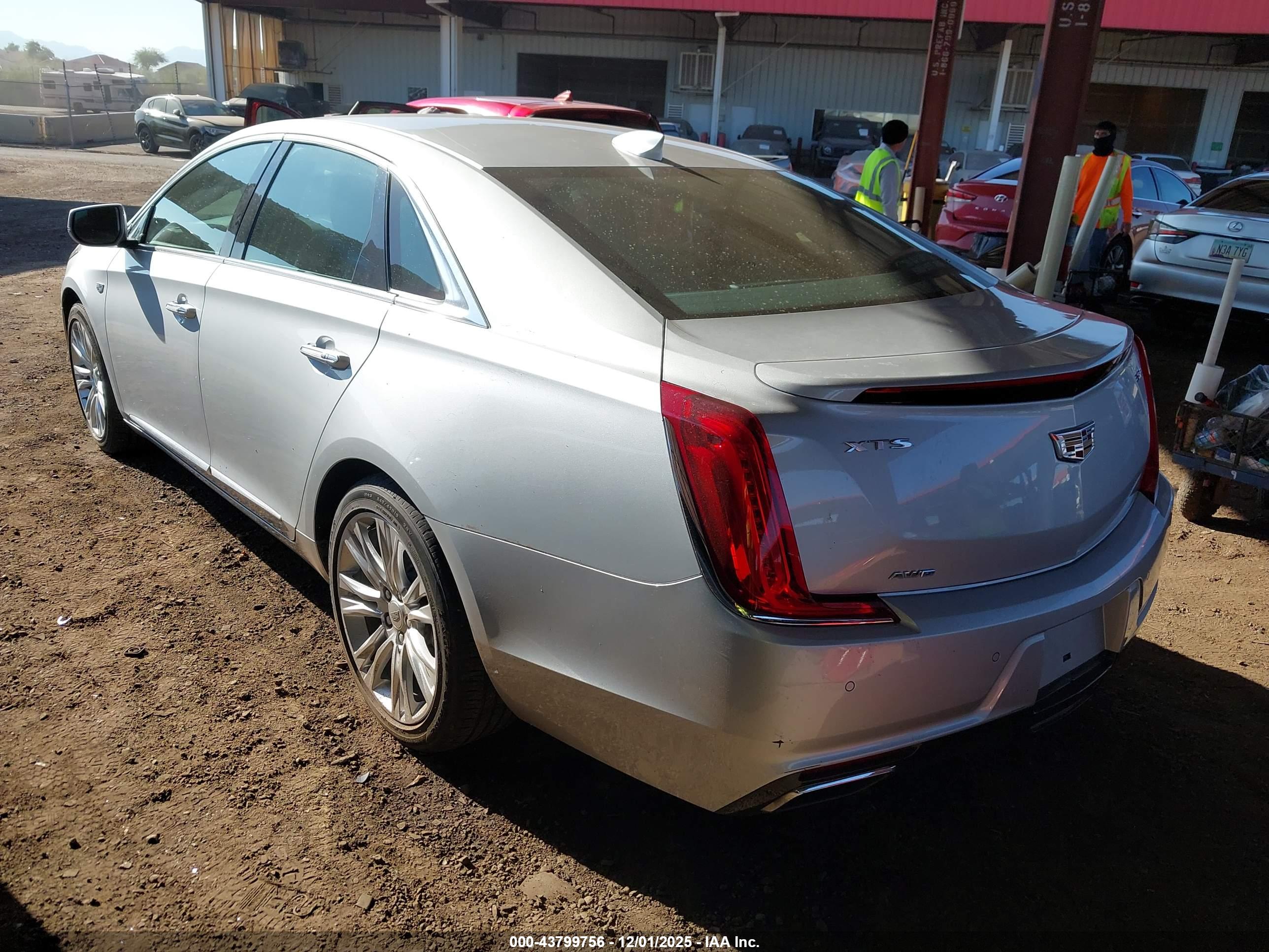 CADILLAC XTS image 3