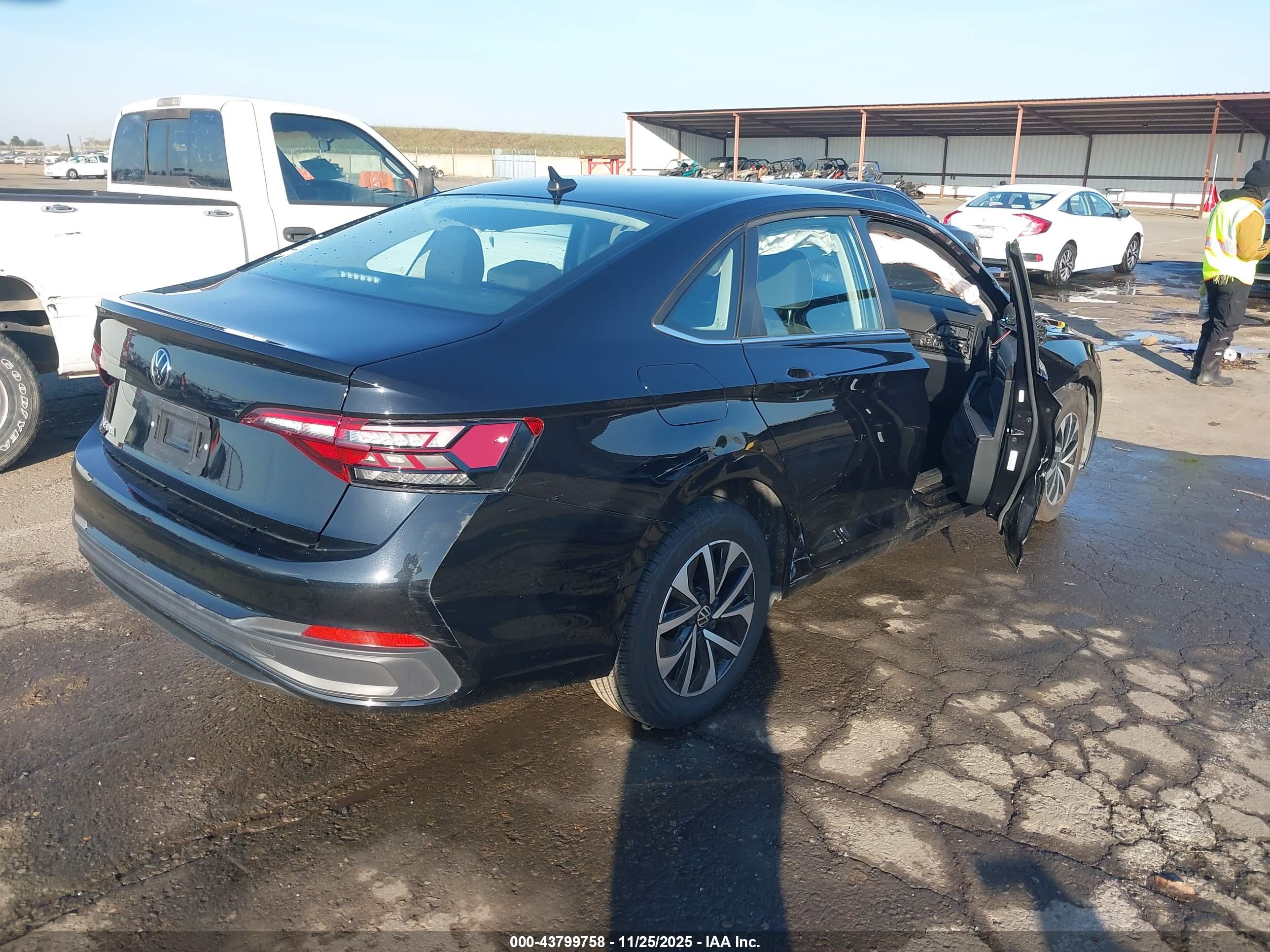 VOLKSWAGEN JETTA image 4