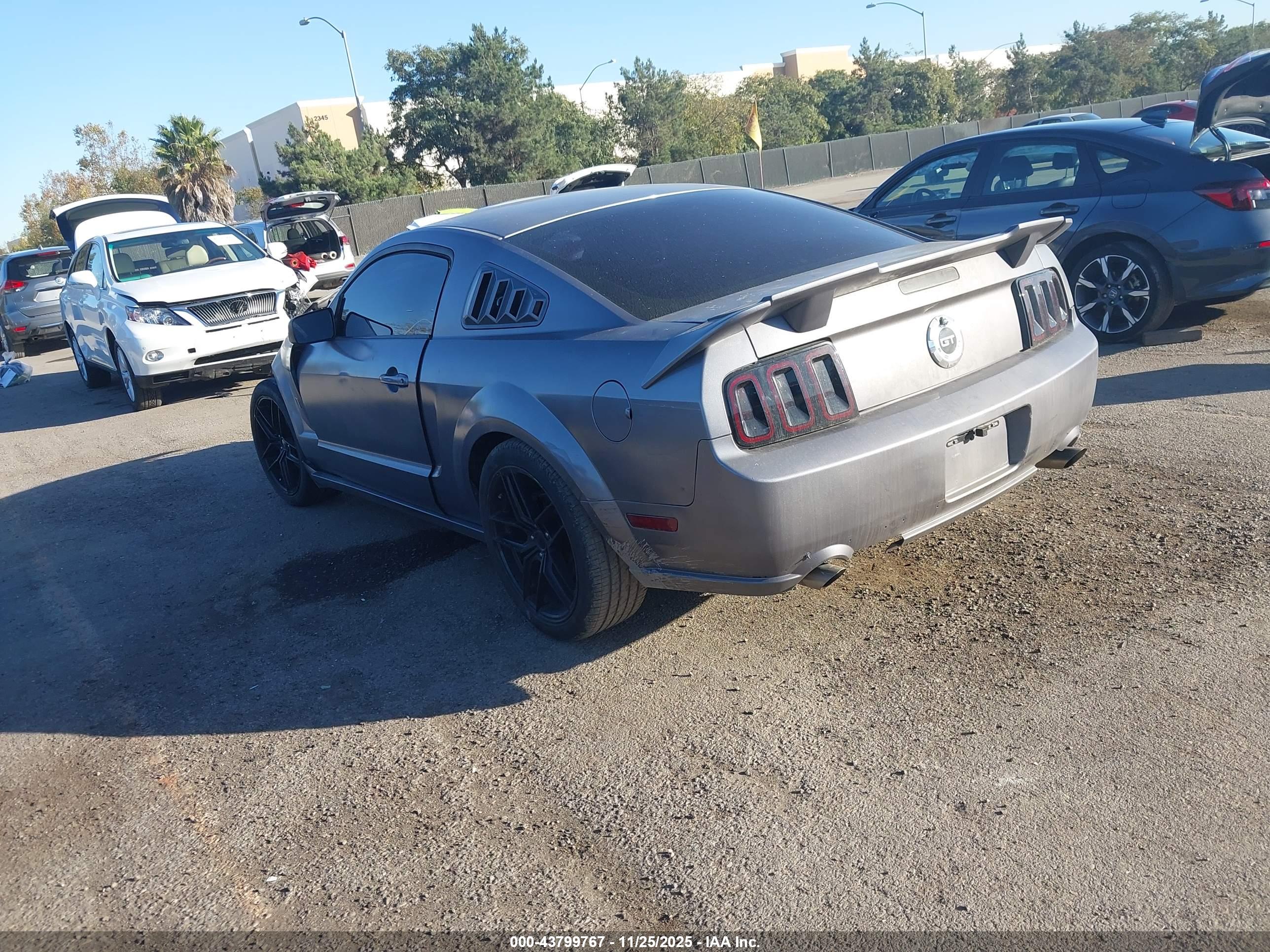 FORD MUSTANG image 3