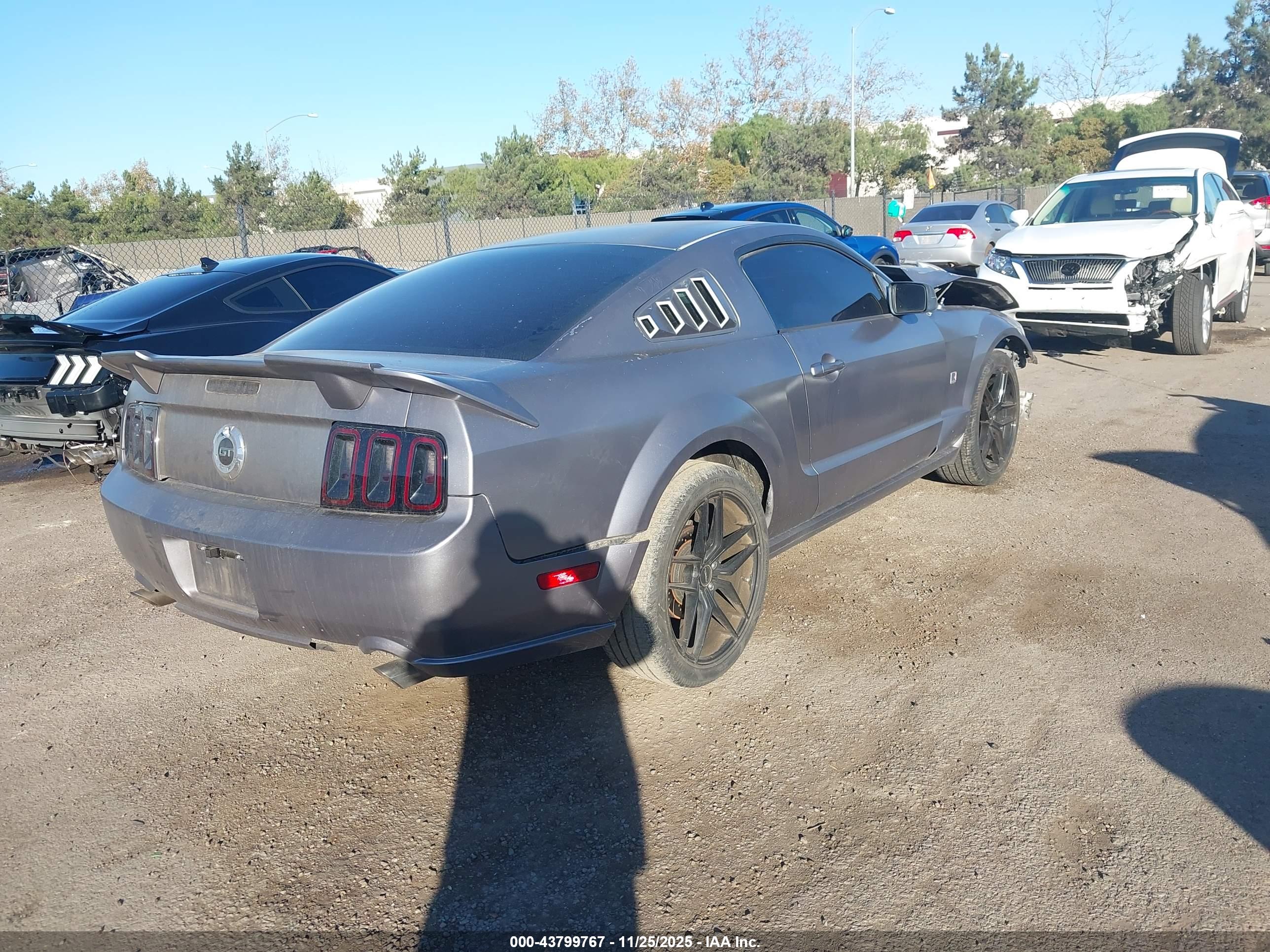 FORD MUSTANG image 4