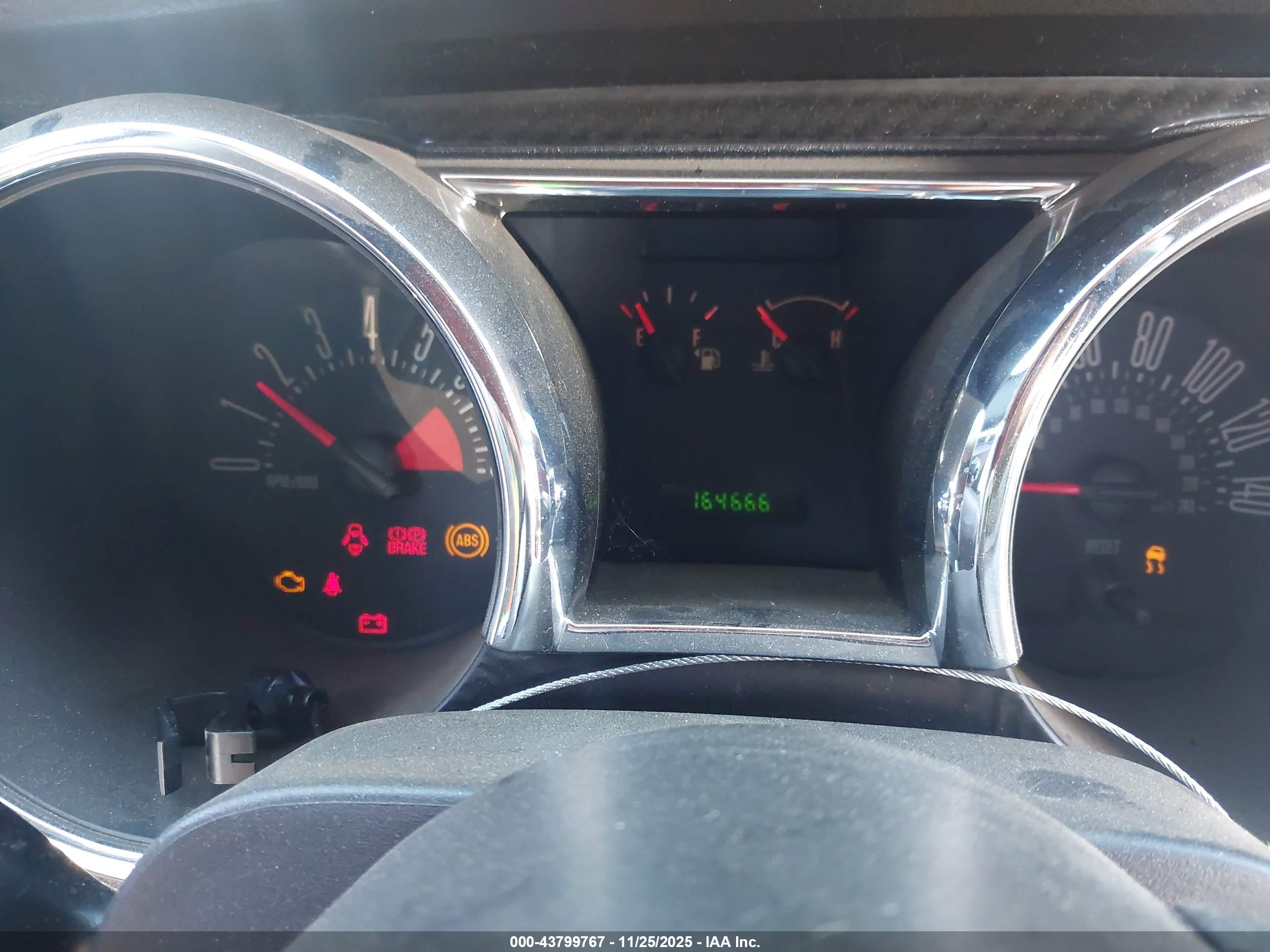 FORD MUSTANG image 7