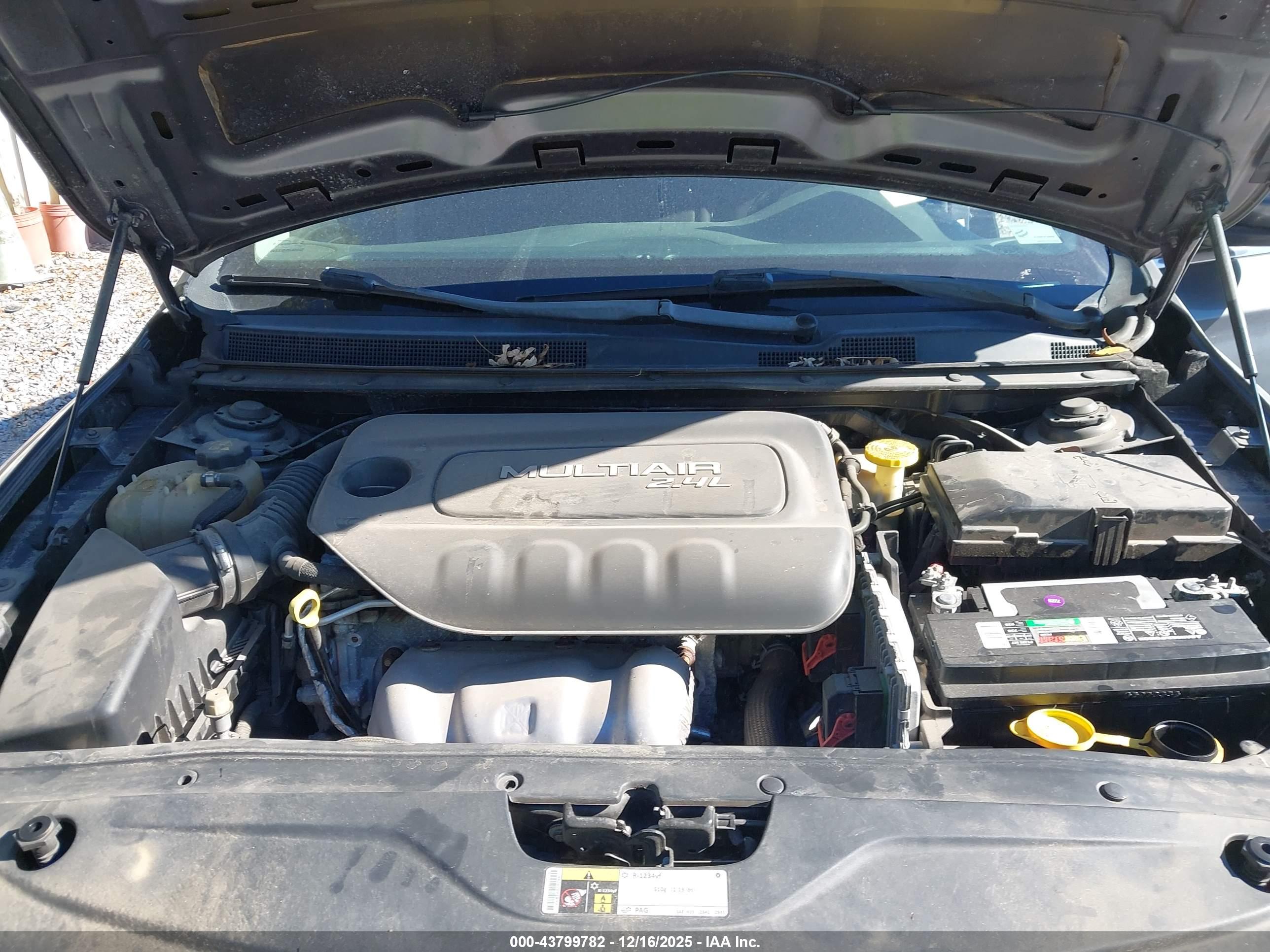 CHRYSLER 200 image 10