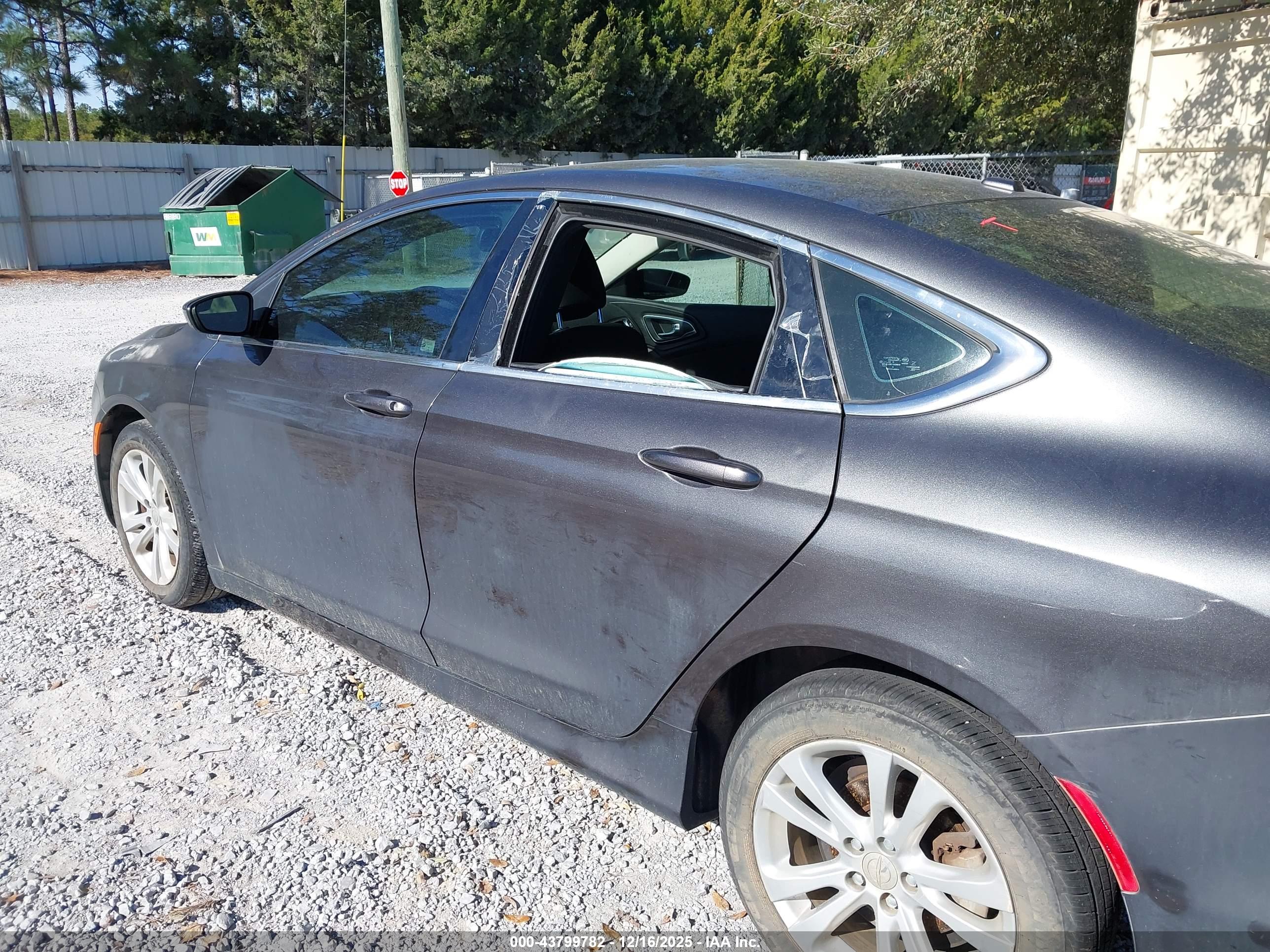 CHRYSLER 200 image 6