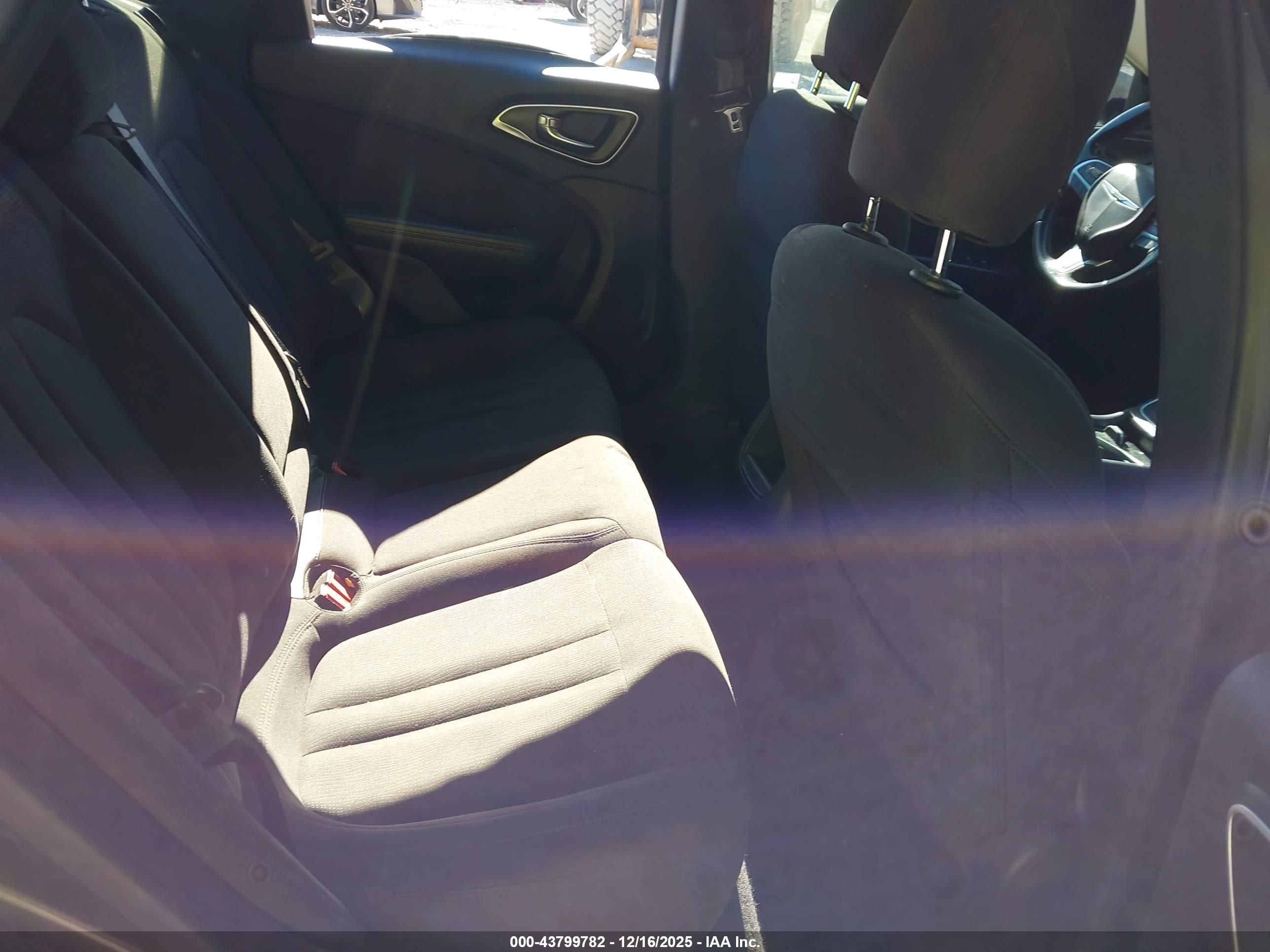 CHRYSLER 200 image 8