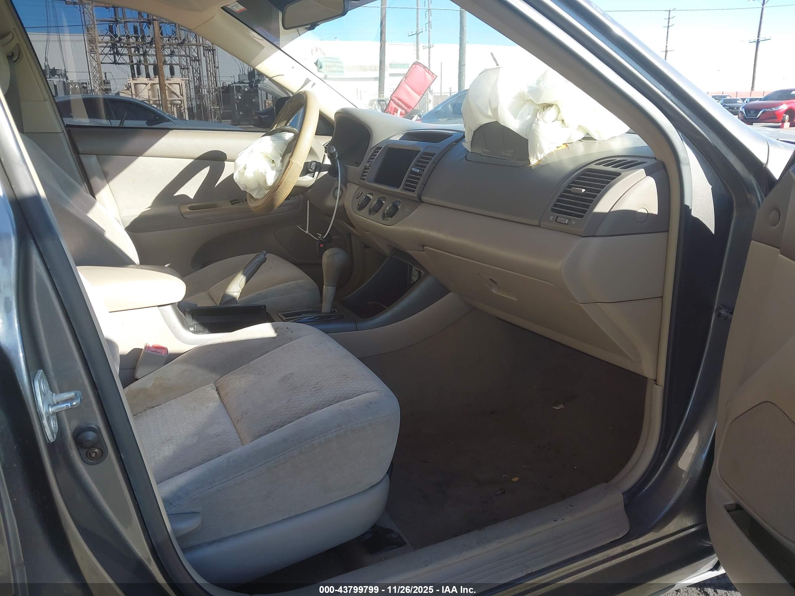 TOYOTA CAMRY image 5