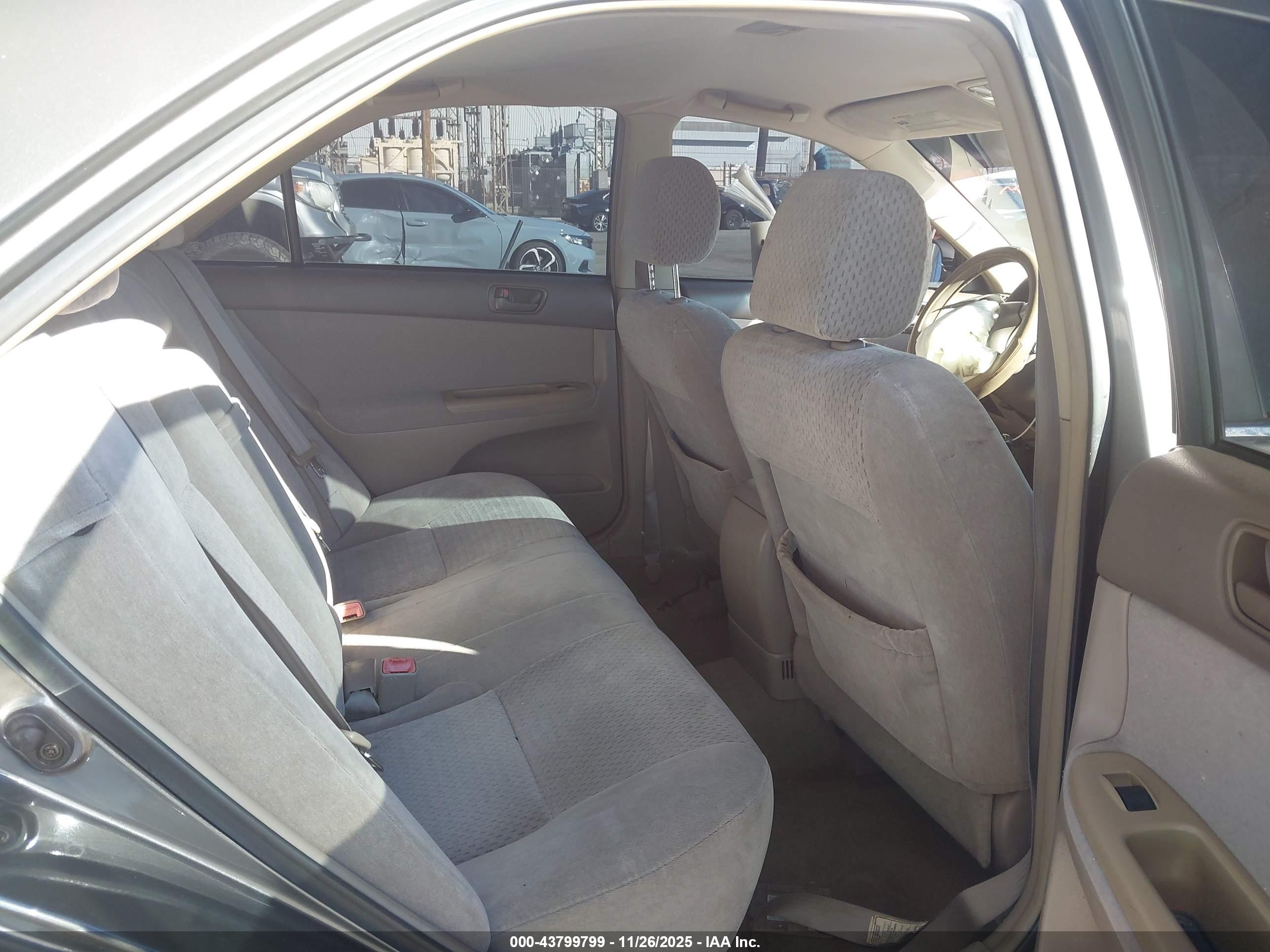 TOYOTA CAMRY image 8
