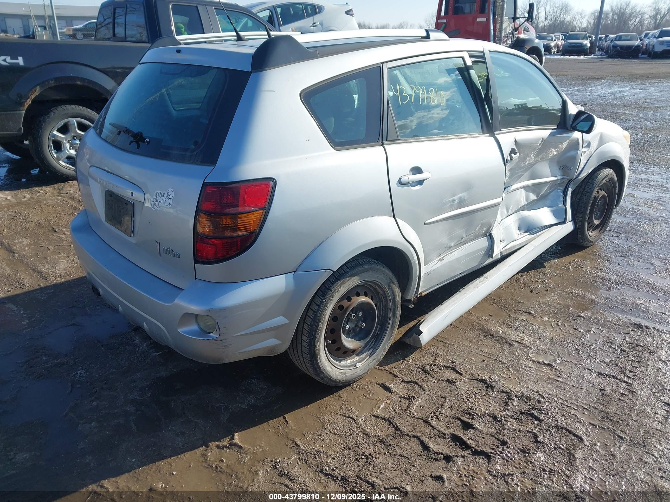 PONTIAC VIBE image 4