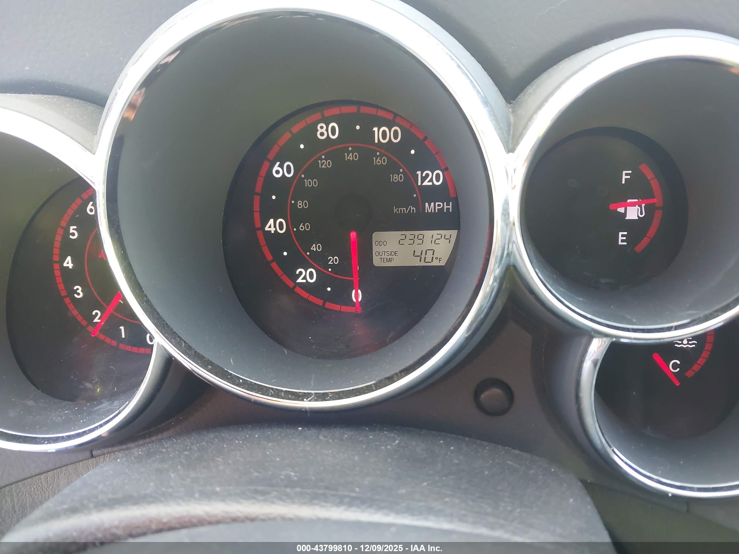PONTIAC VIBE image 7