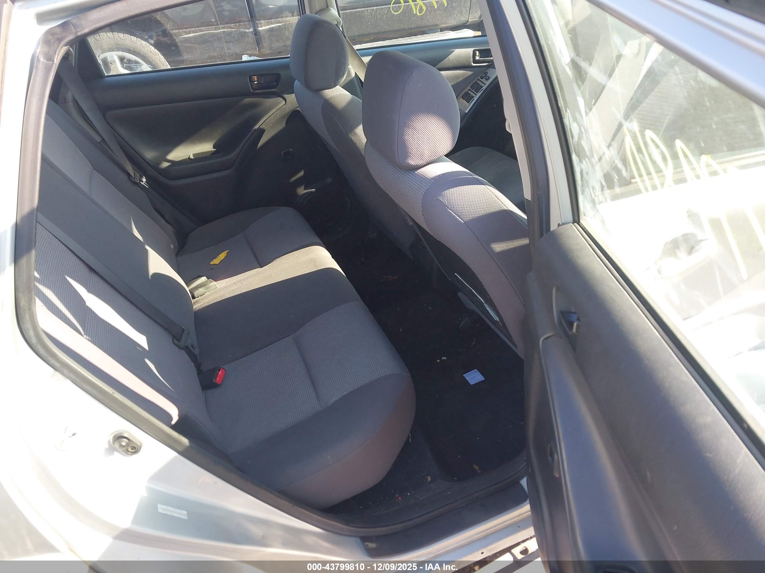 PONTIAC VIBE image 8