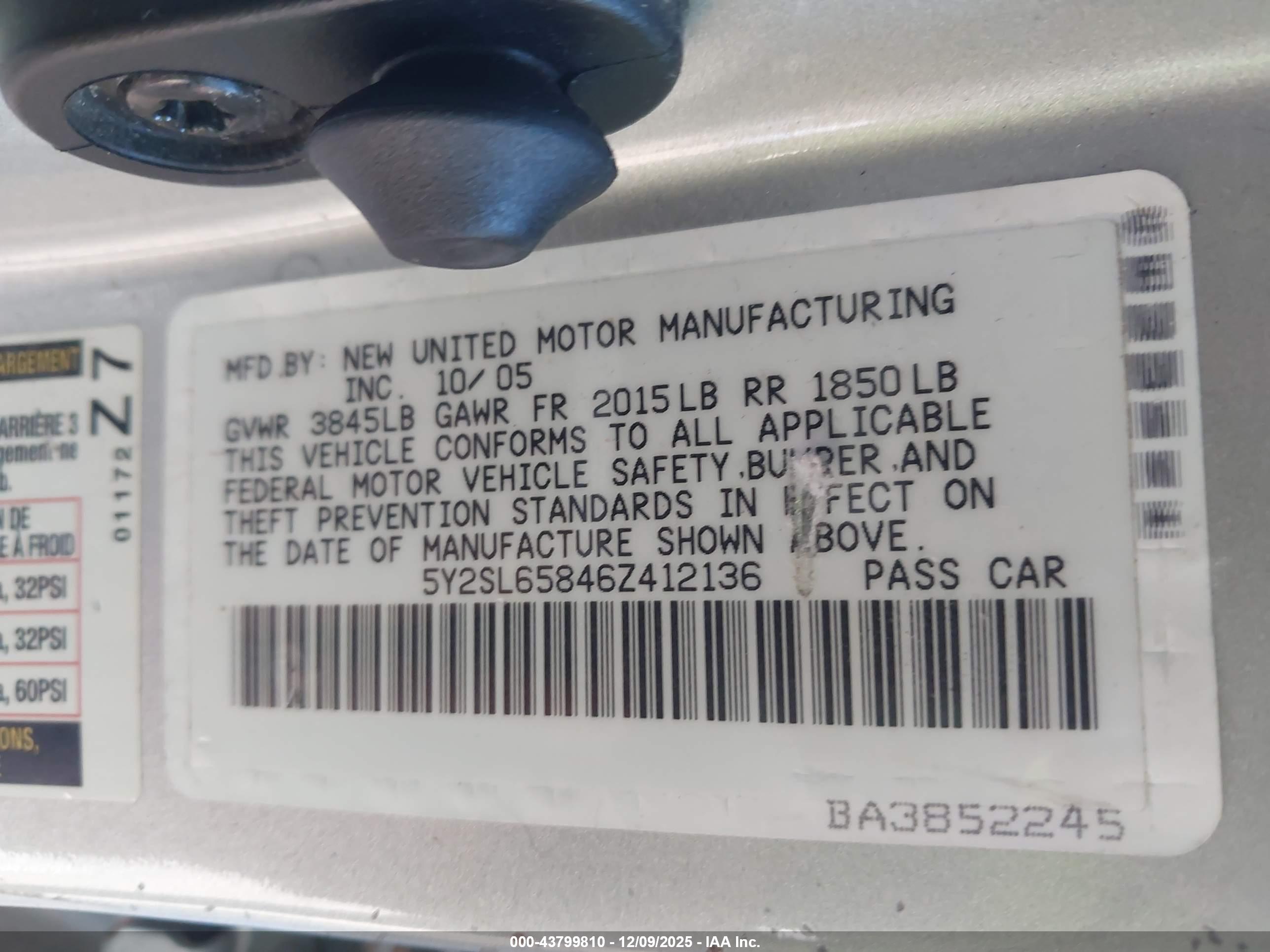 PONTIAC VIBE image 9