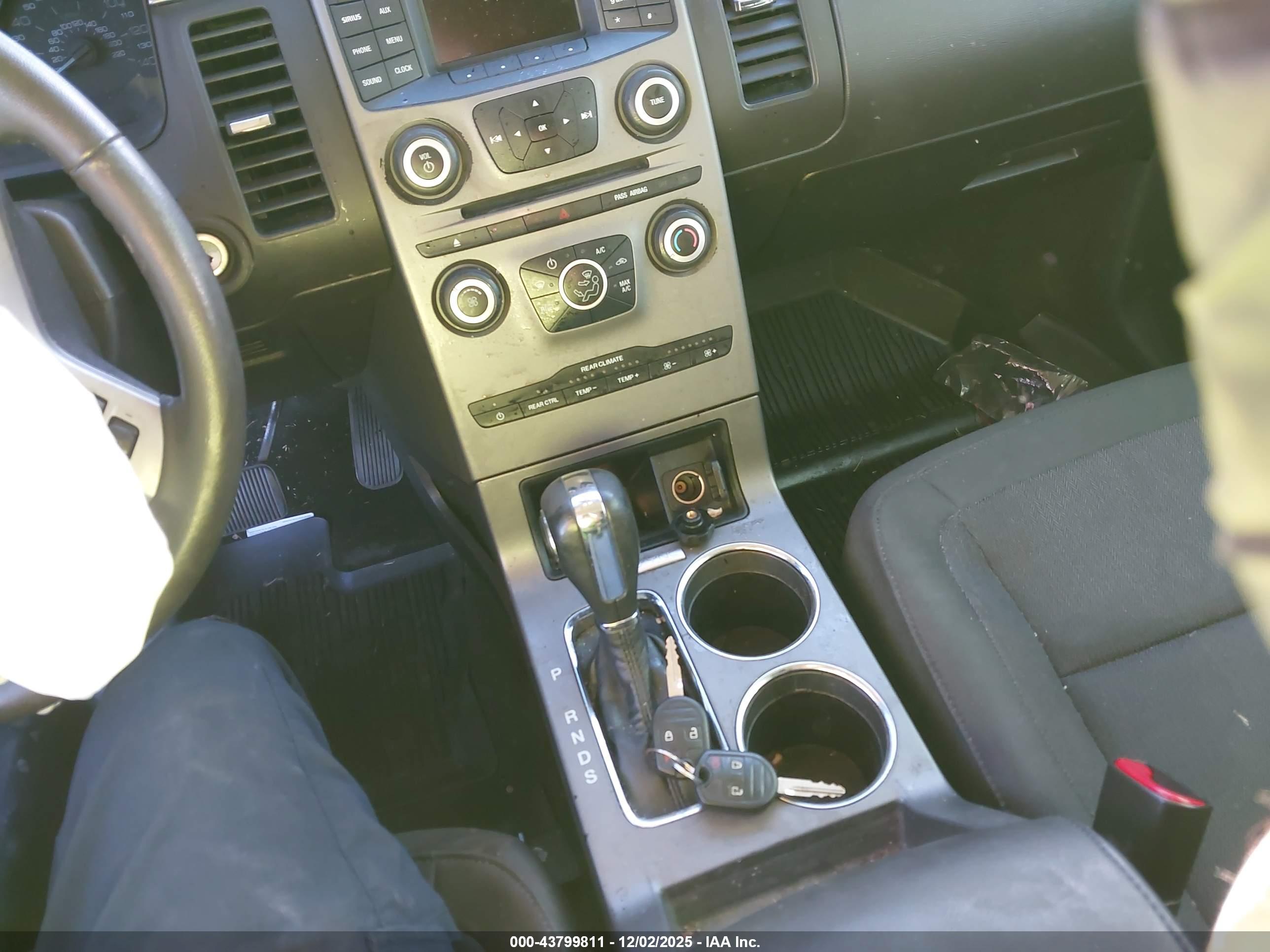 FORD FLEX image 11