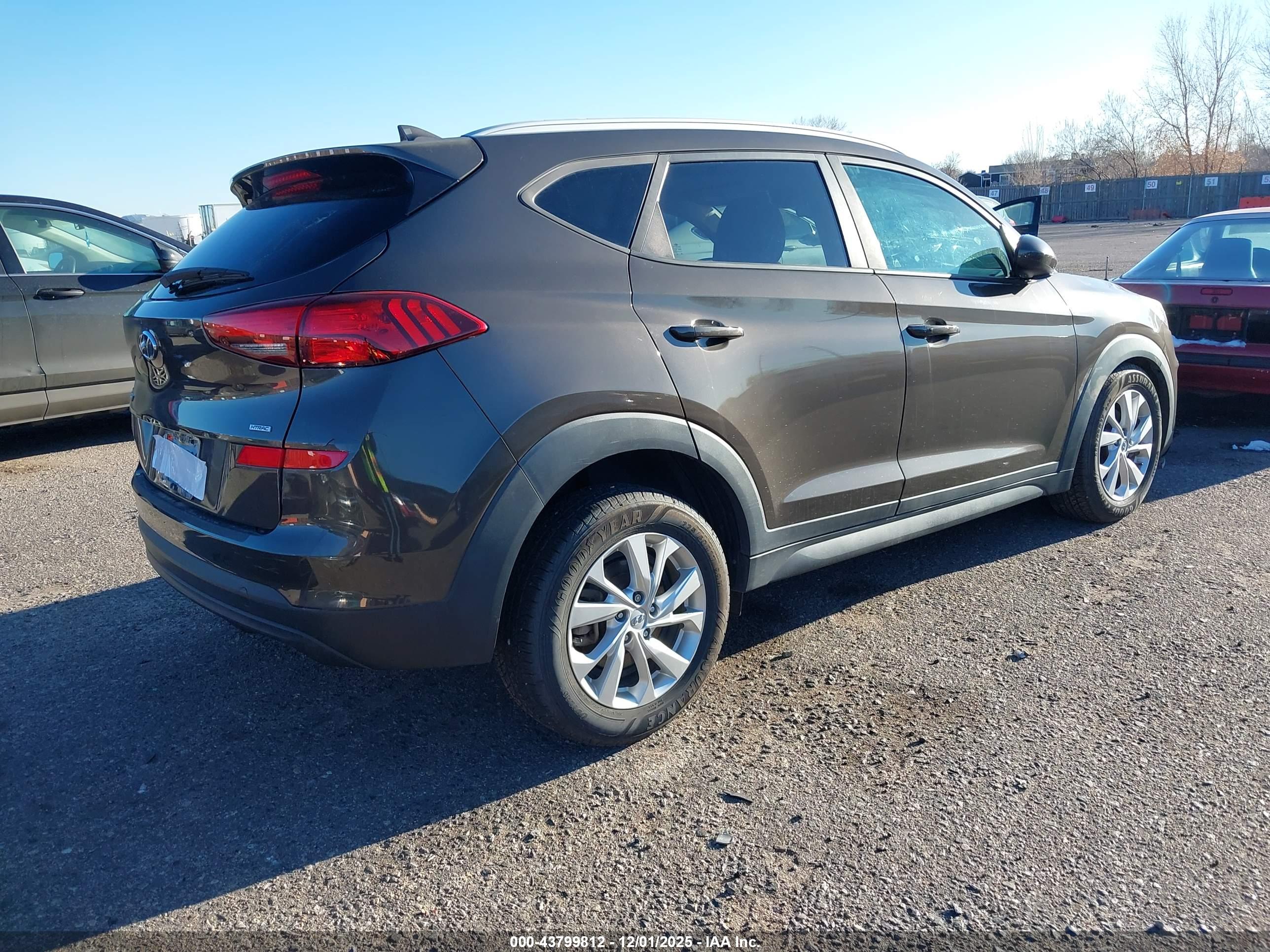 HYUNDAI TUCSON image 4