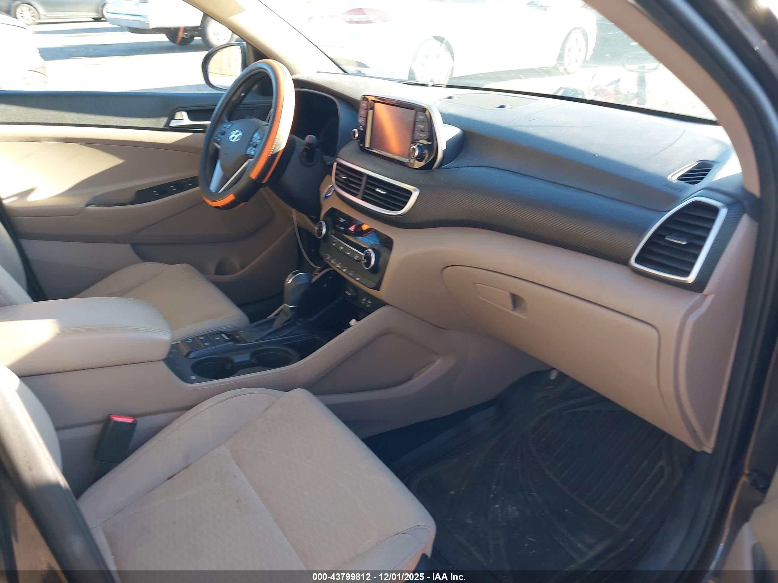 HYUNDAI TUCSON image 5
