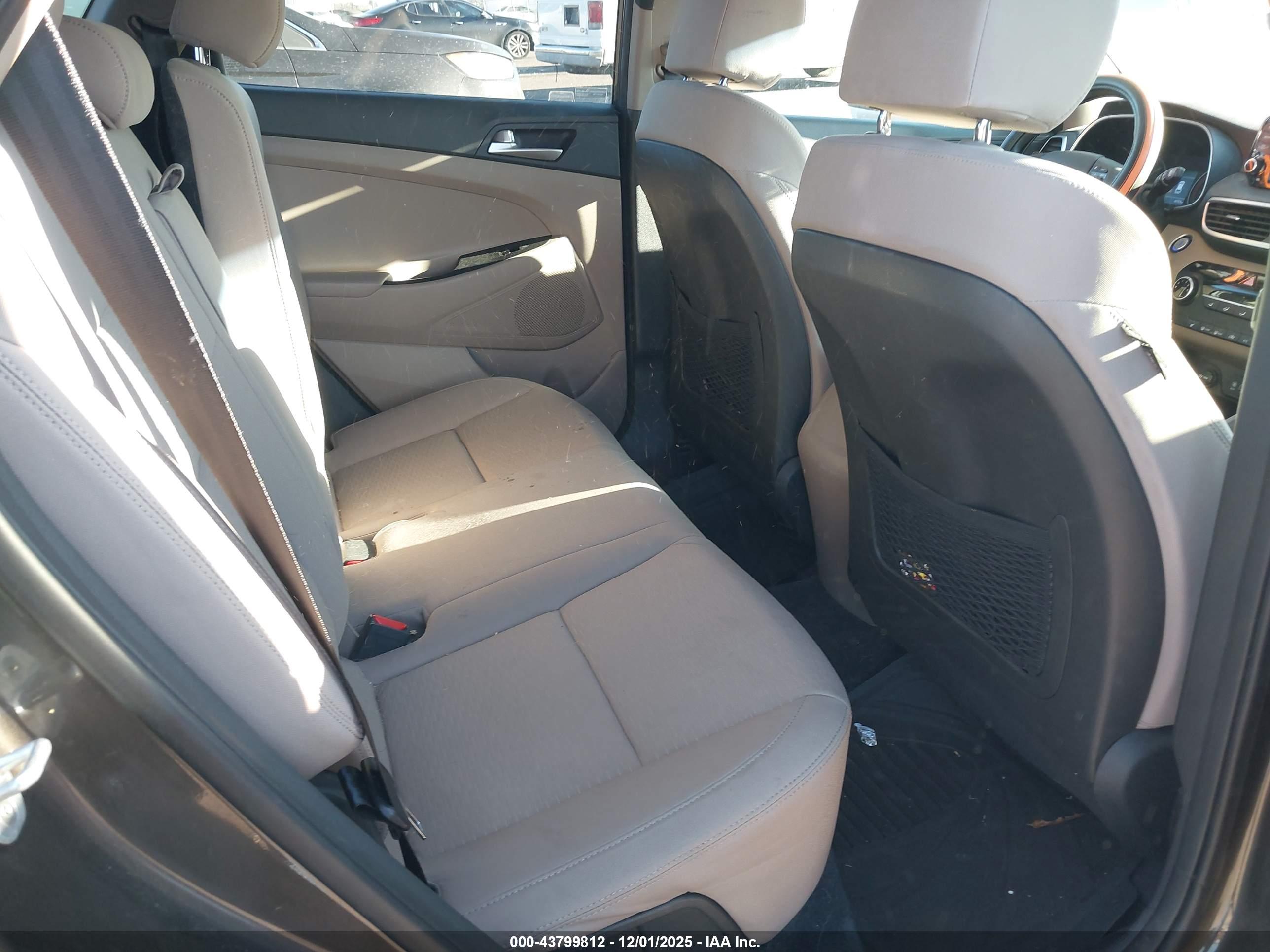 HYUNDAI TUCSON image 8