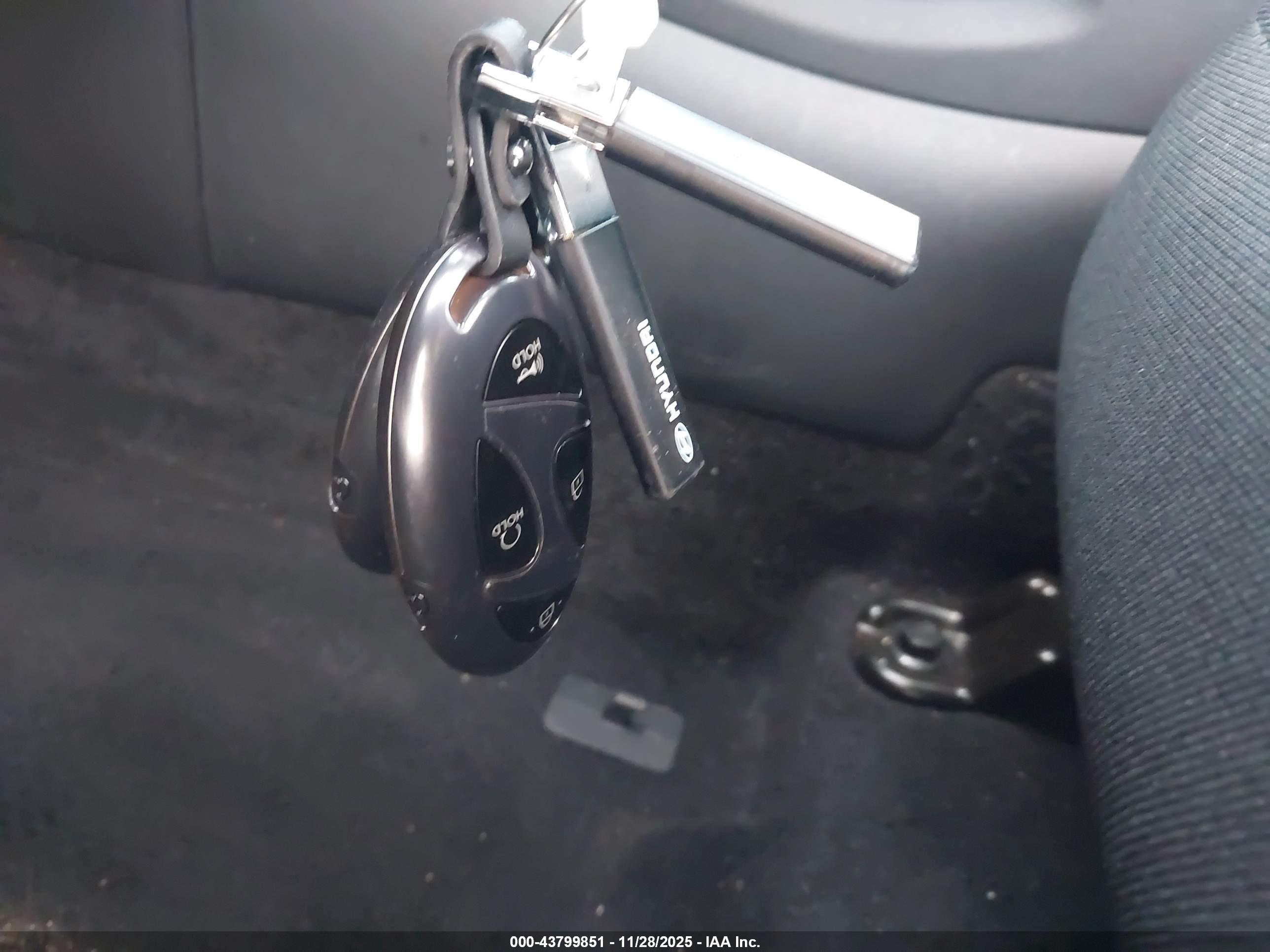 HYUNDAI TUCSON image 11