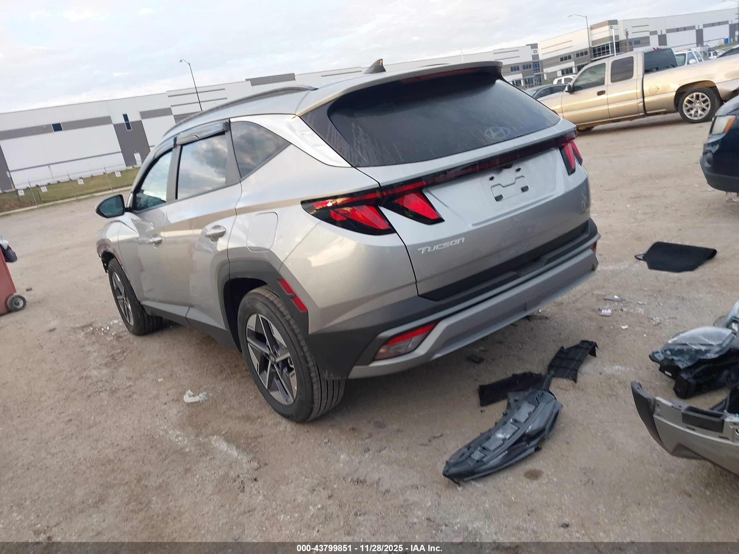HYUNDAI TUCSON image 3