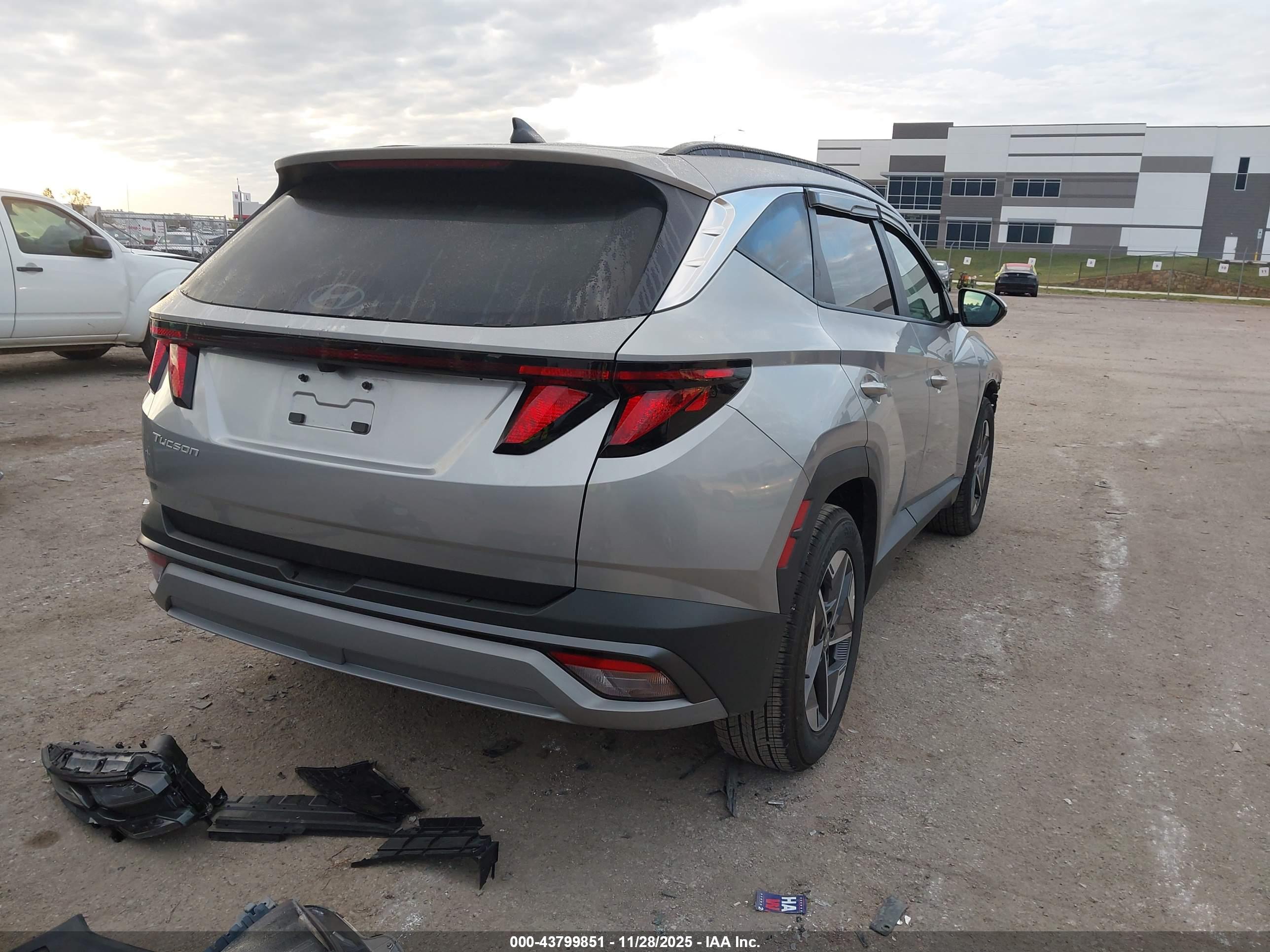 HYUNDAI TUCSON image 4