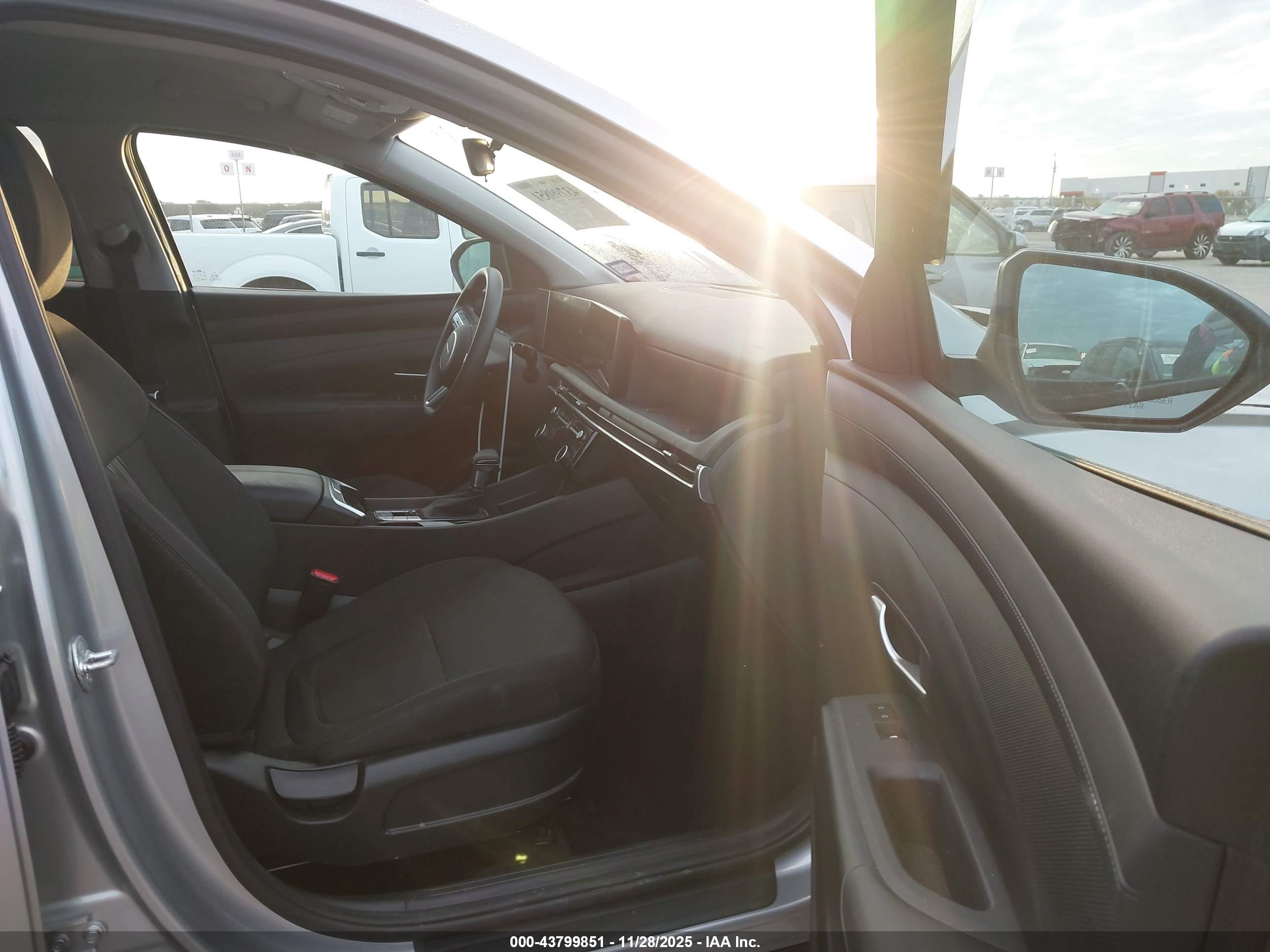 HYUNDAI TUCSON image 5
