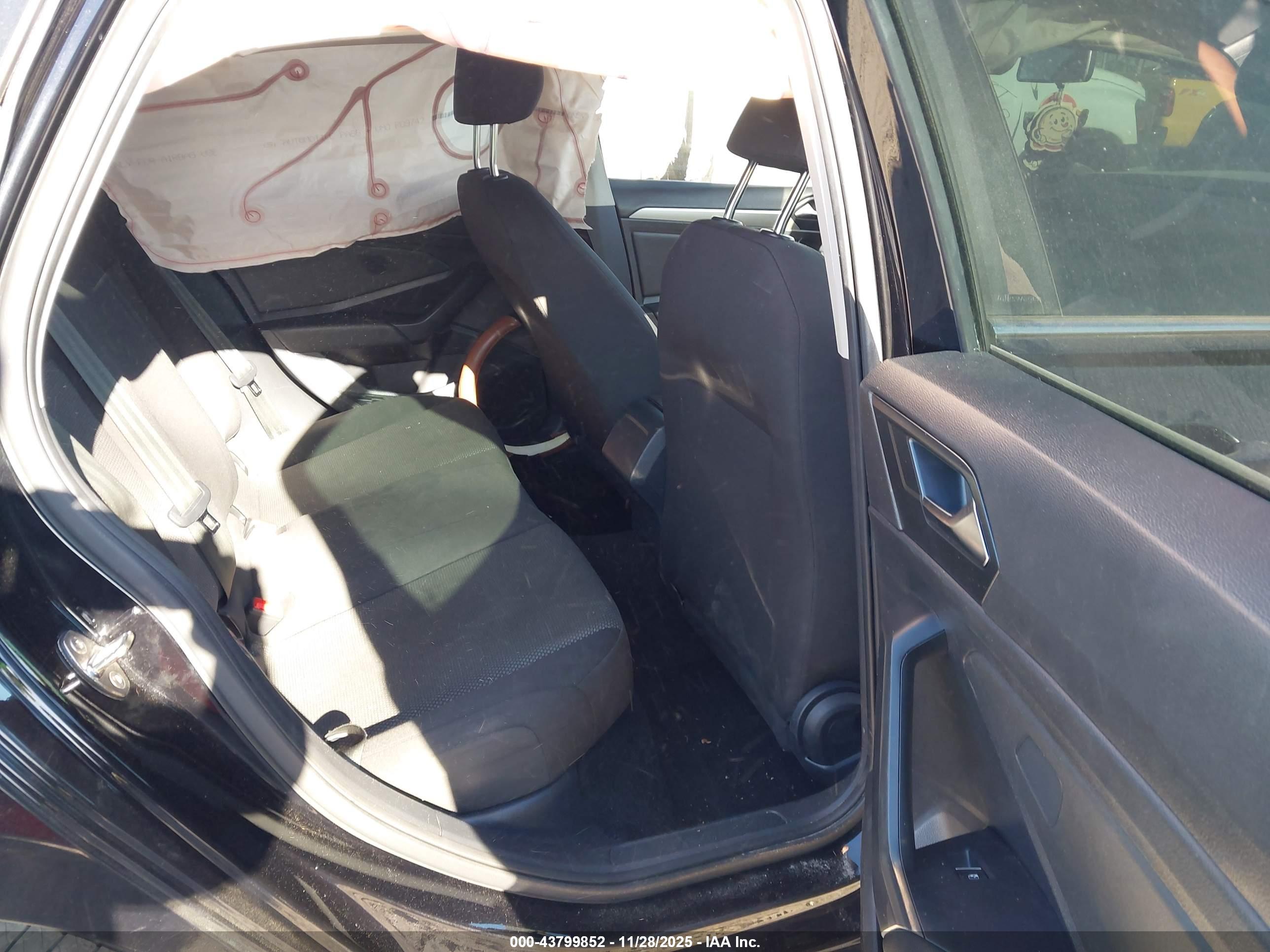 VOLKSWAGEN JETTA image 8