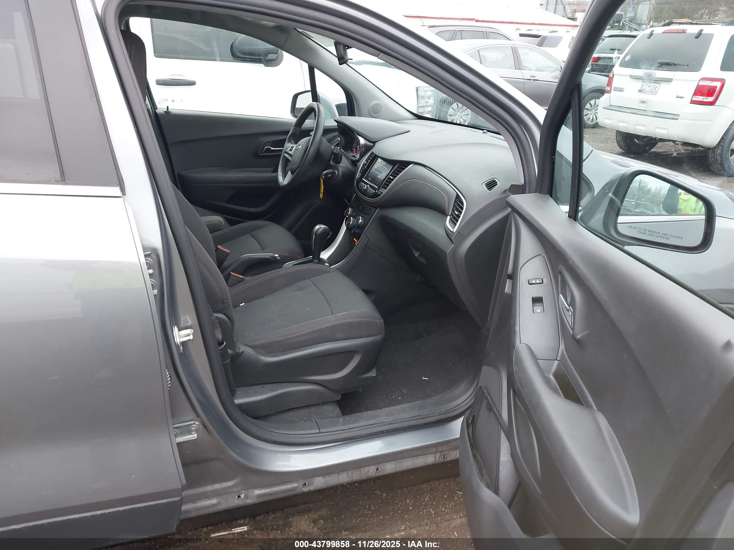 CHEVROLET TRAX image 5