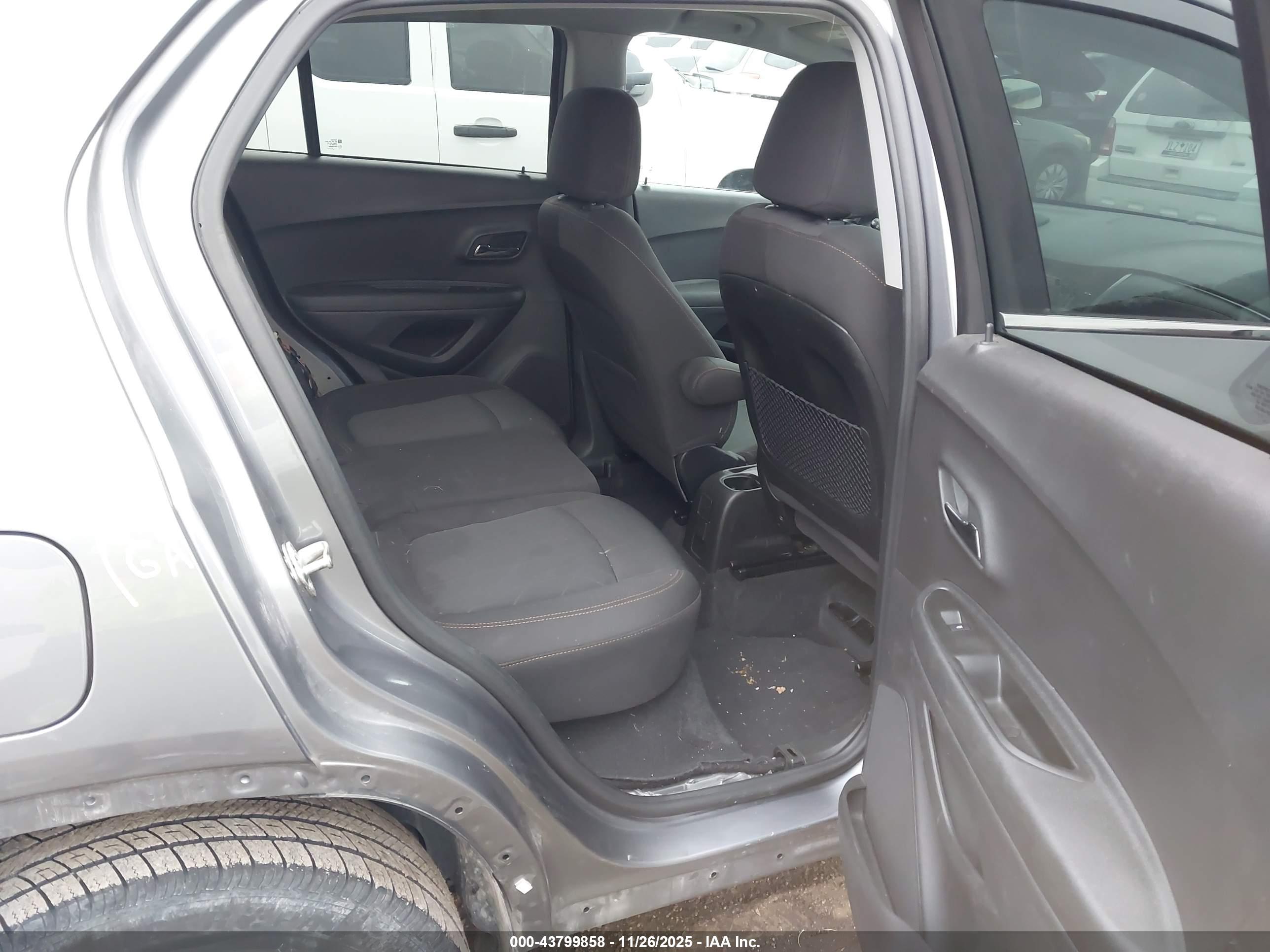 CHEVROLET TRAX image 8