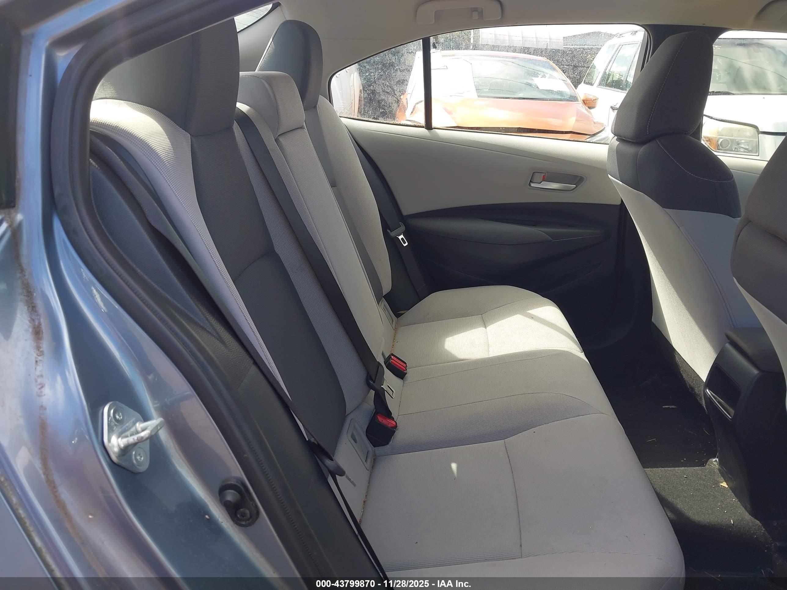 TOYOTA COROLLA image 8
