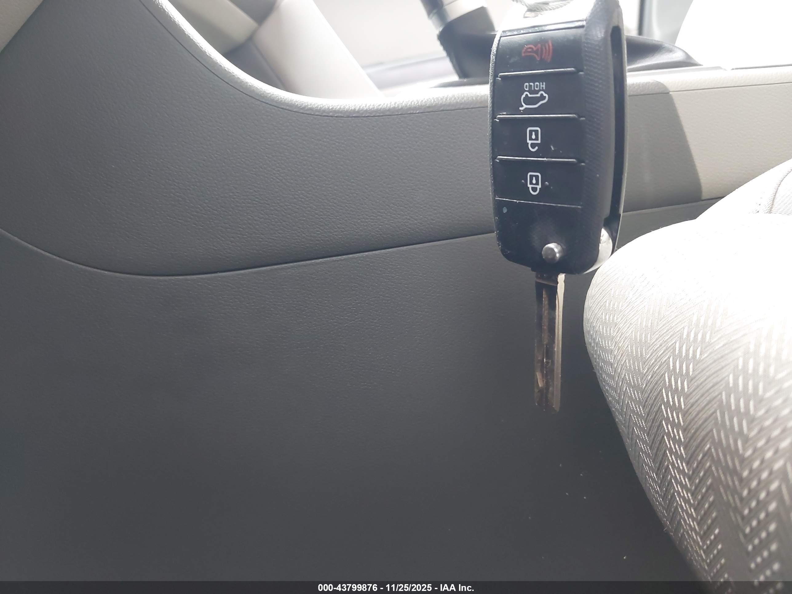 KIA SPORTAGE image 11