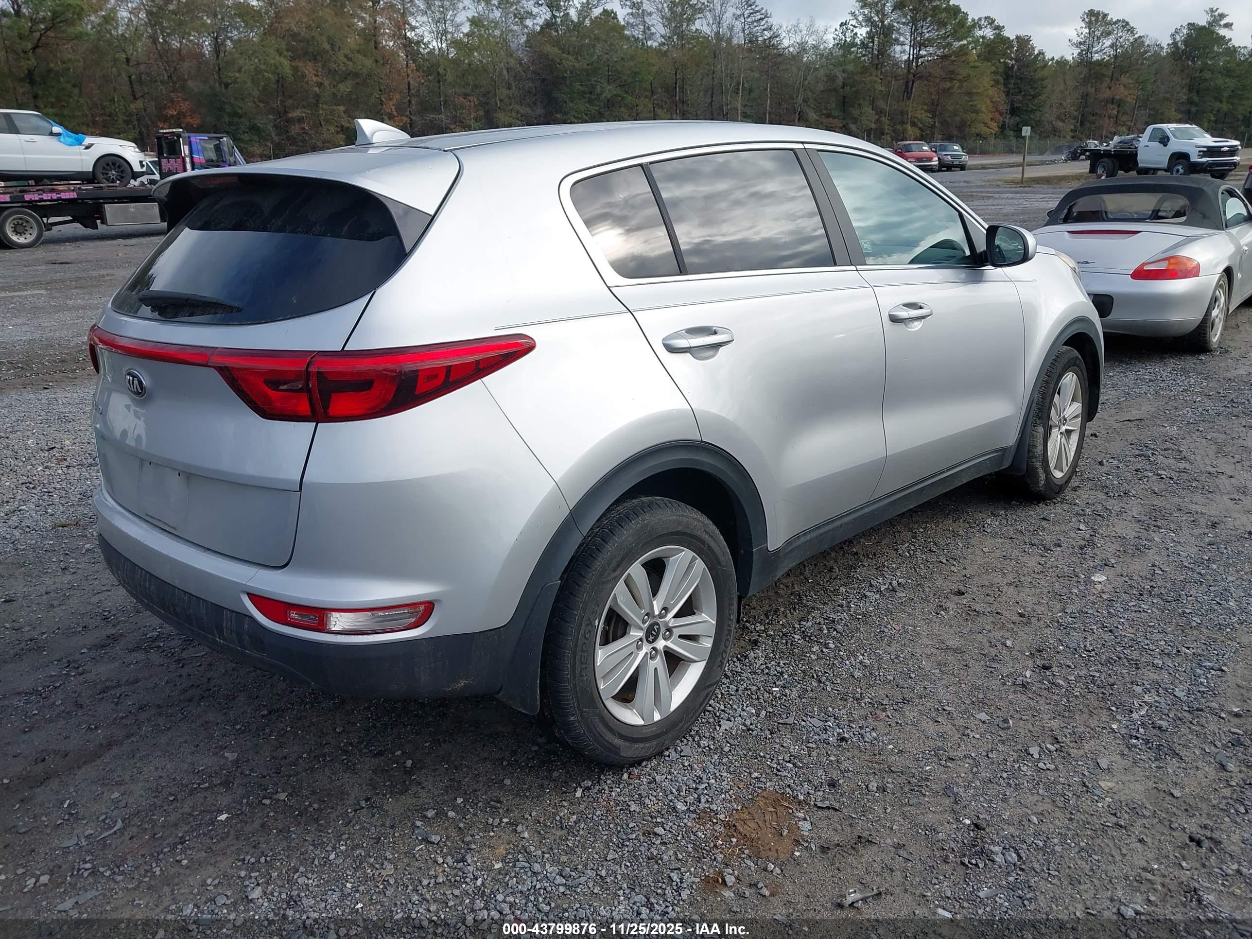 KIA SPORTAGE image 4