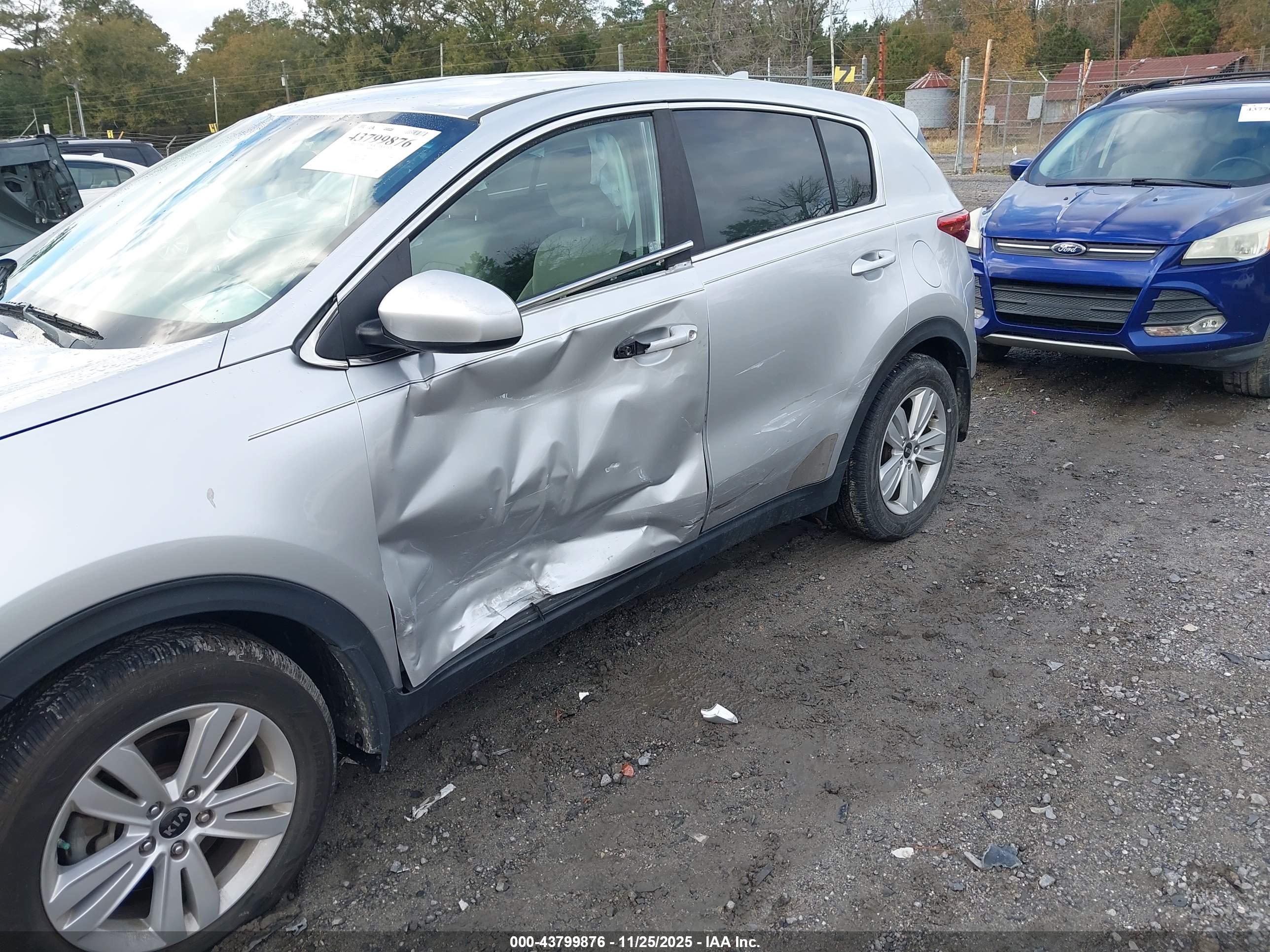 KIA SPORTAGE image 6