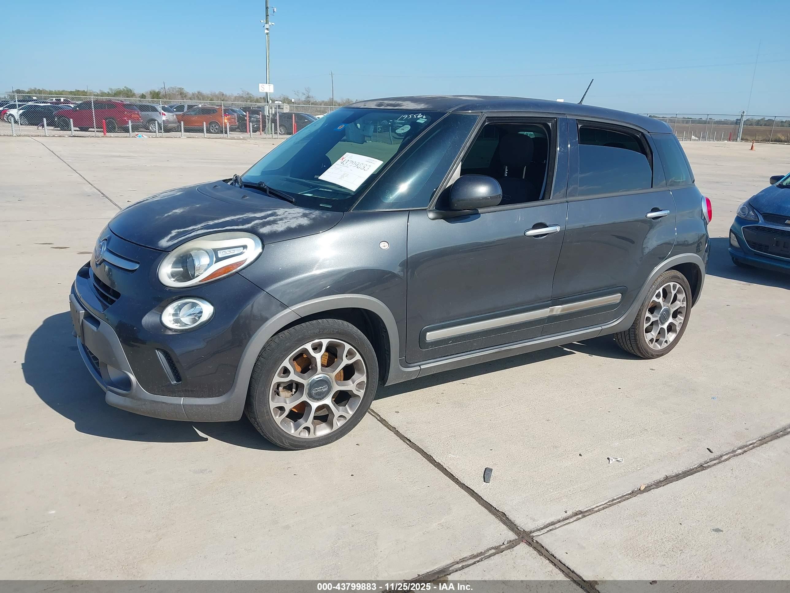 FIAT 500L image 2