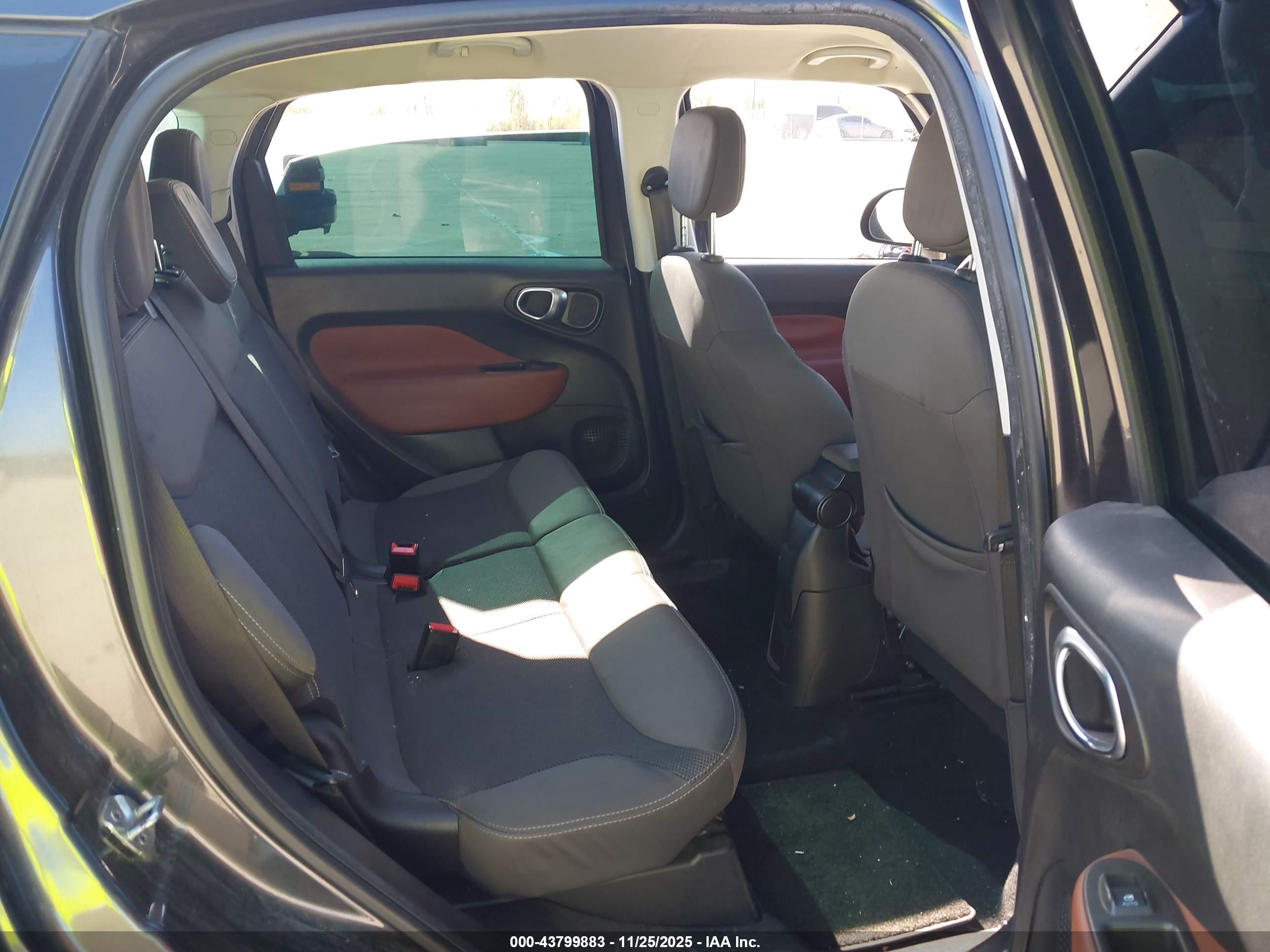 FIAT 500L image 8
