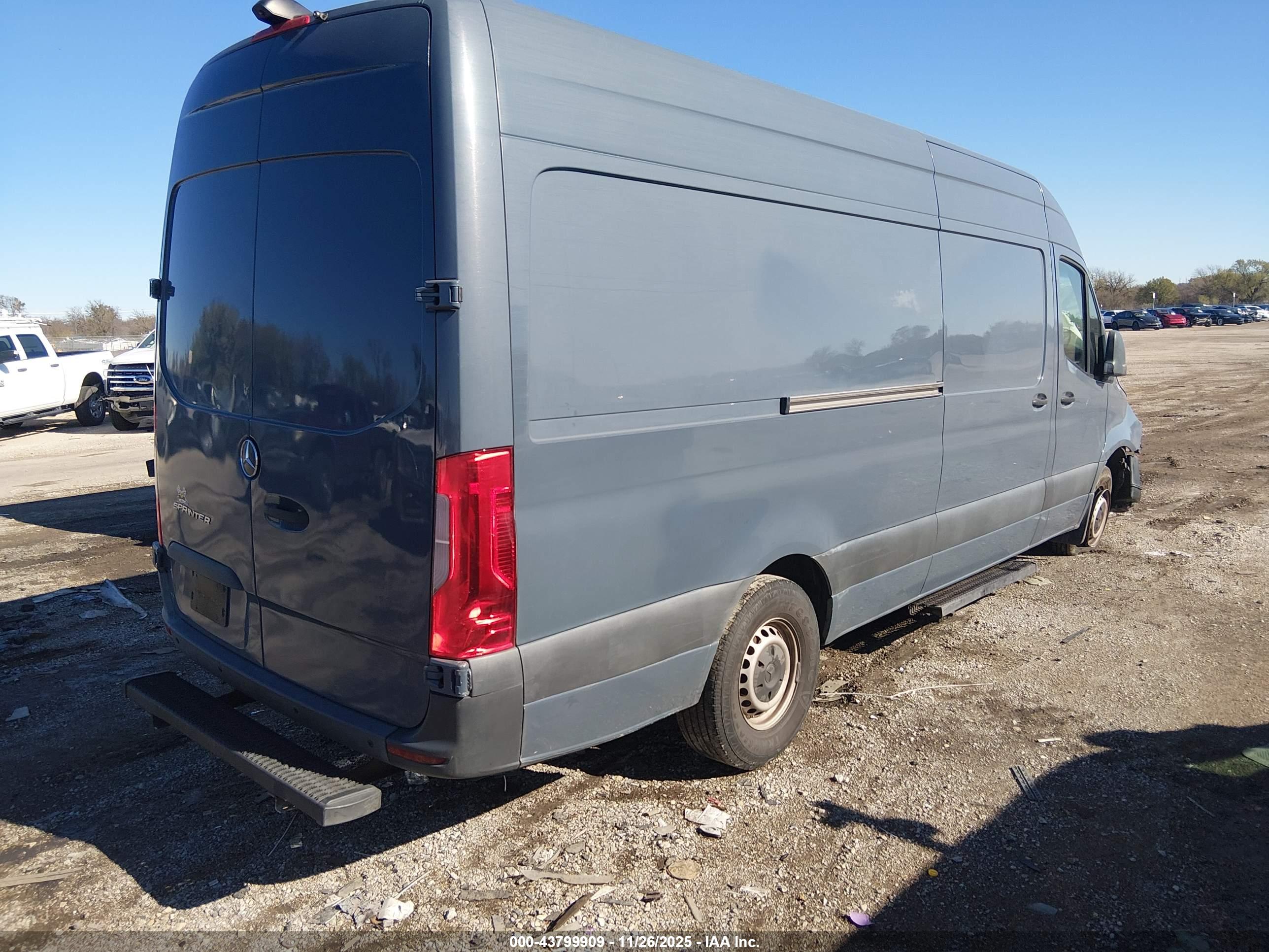MERCEDES-BENZ SPRINTER image 4