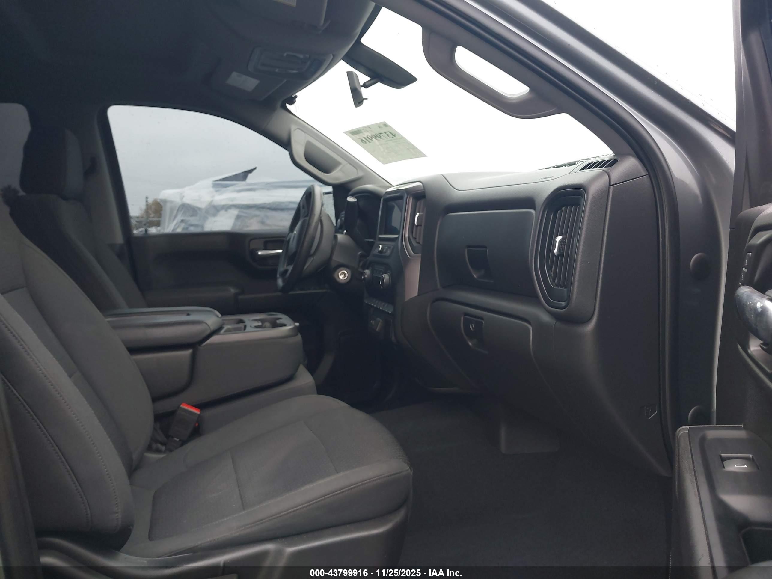 CHEVROLET SILVERADO image 5